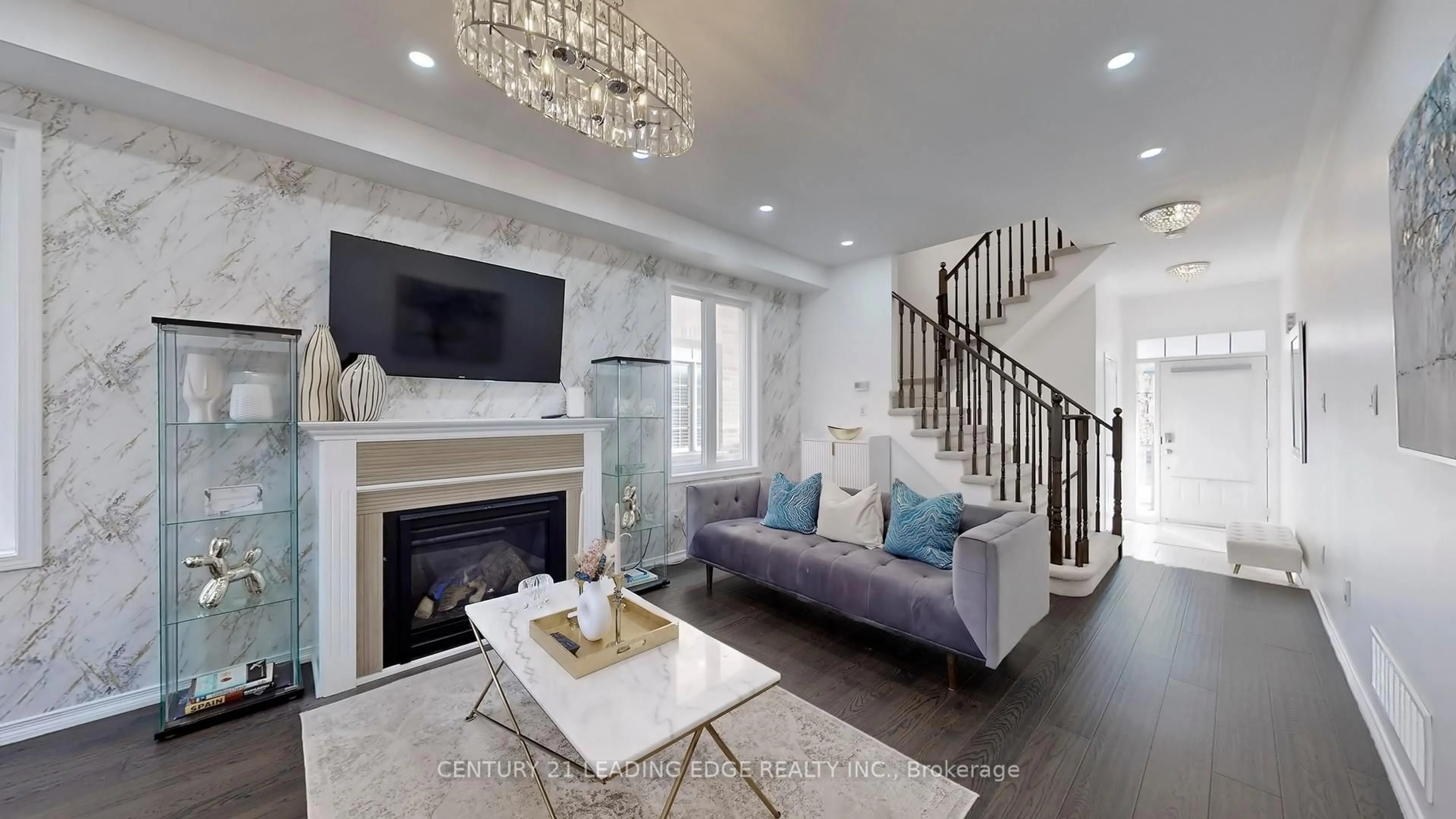 Living room with furniture, unknown for 1574 Edgecroft Dr, Pickering Ontario L1V 2P8