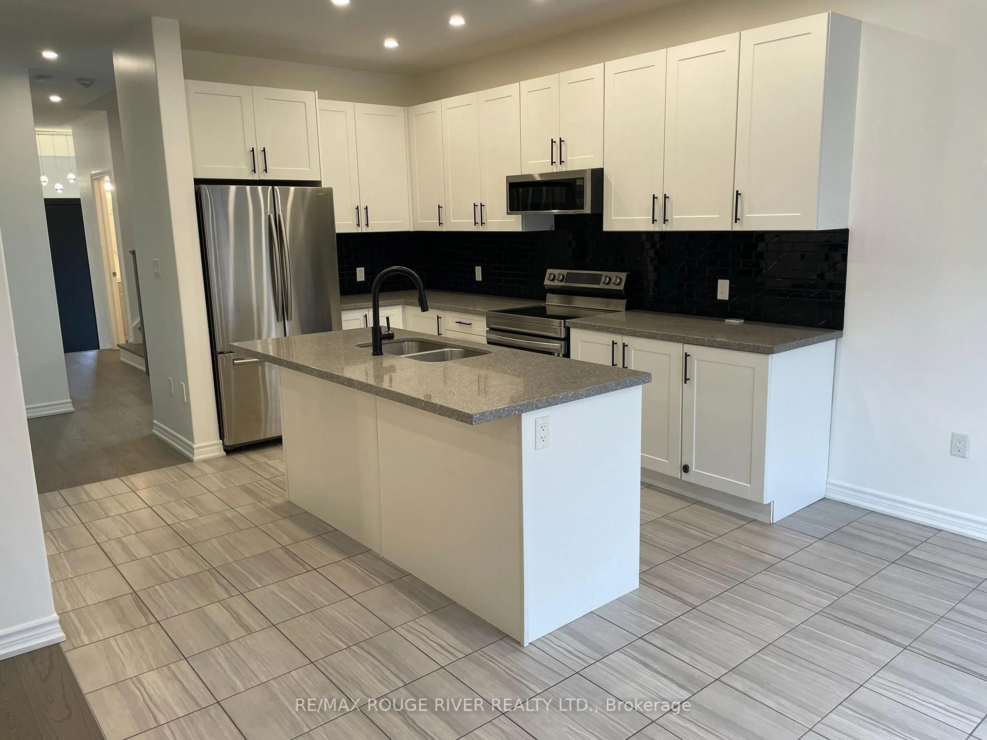 Open concept kitchen, ceramic/tile floor for 10 Moses Cres, Clarington Ontario L1C 0T7