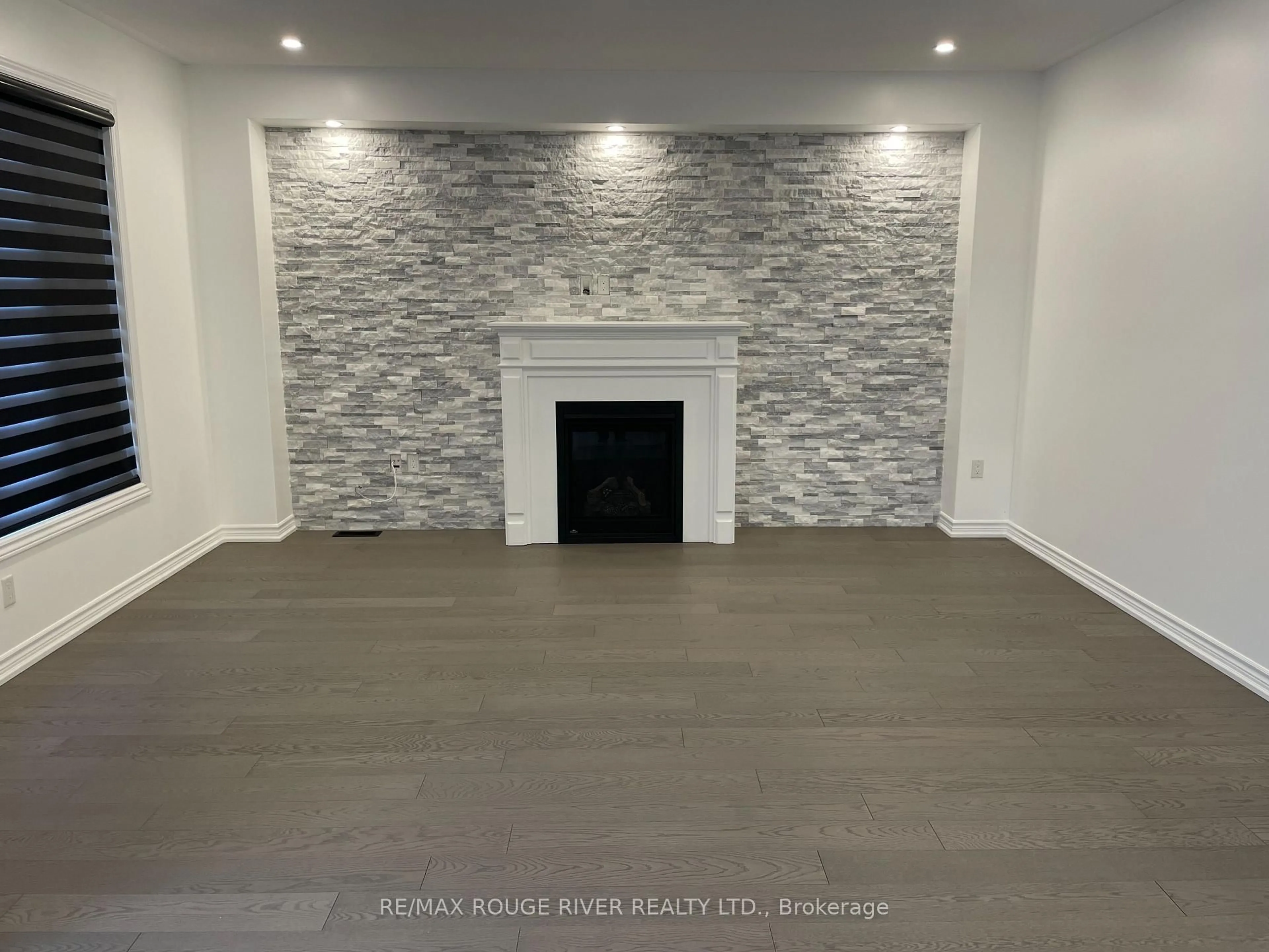 Unknown for 10 Moses Cres, Clarington Ontario L1C 0T7