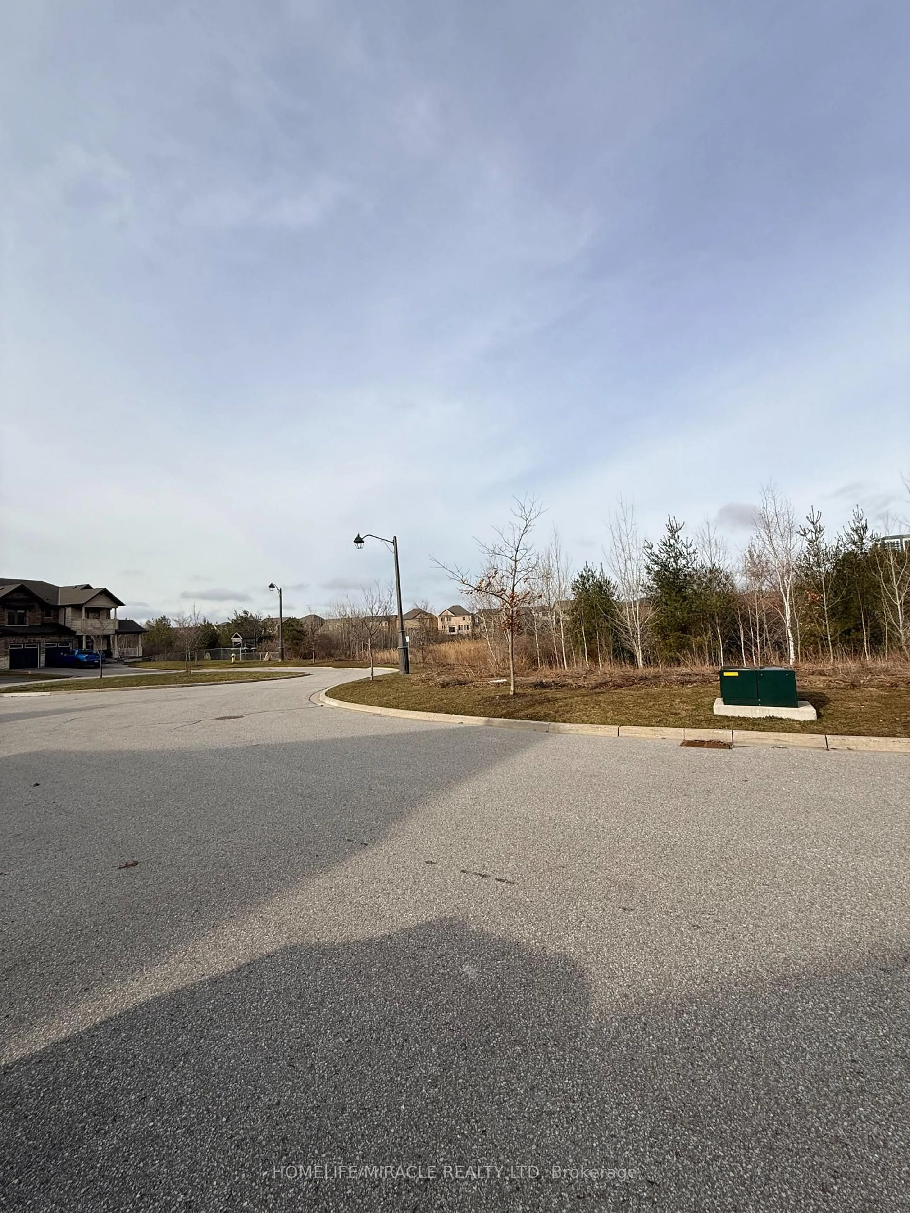 Unknown for 300 Symington Crt, Oshawa Ontario L1L 0J9