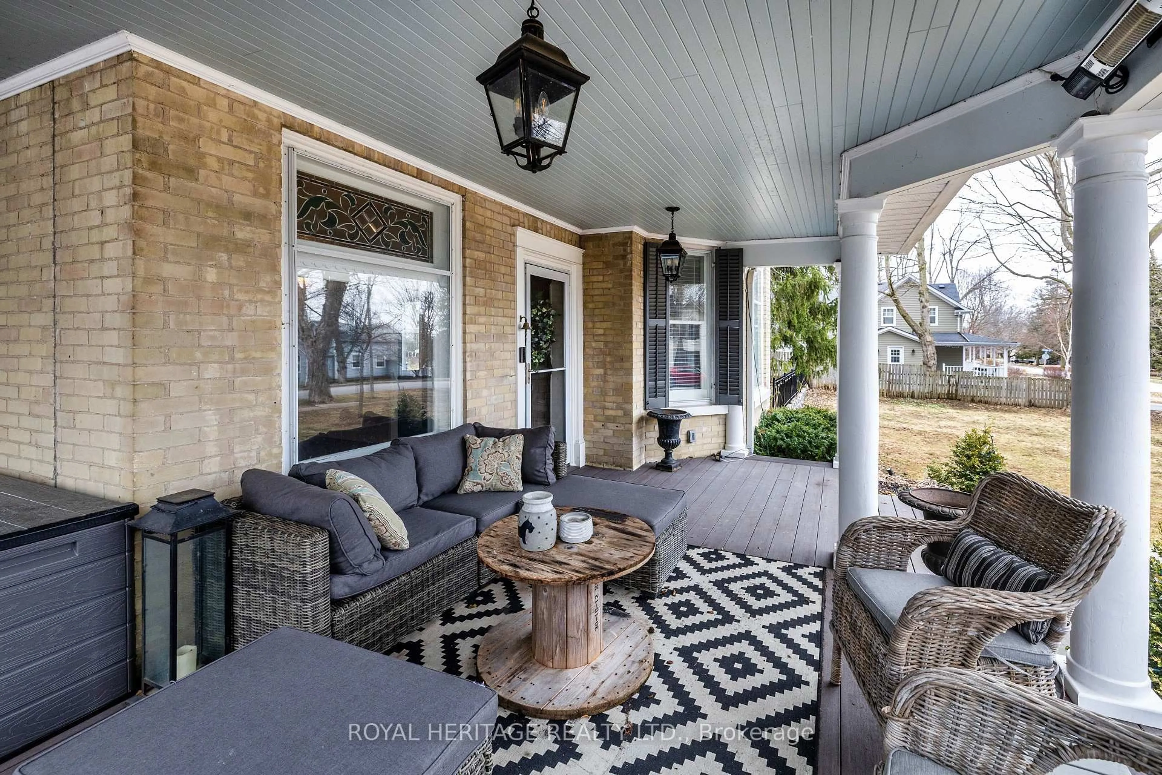 Patio, street for 220 Cochrane St, Scugog Ontario L9L 1M1