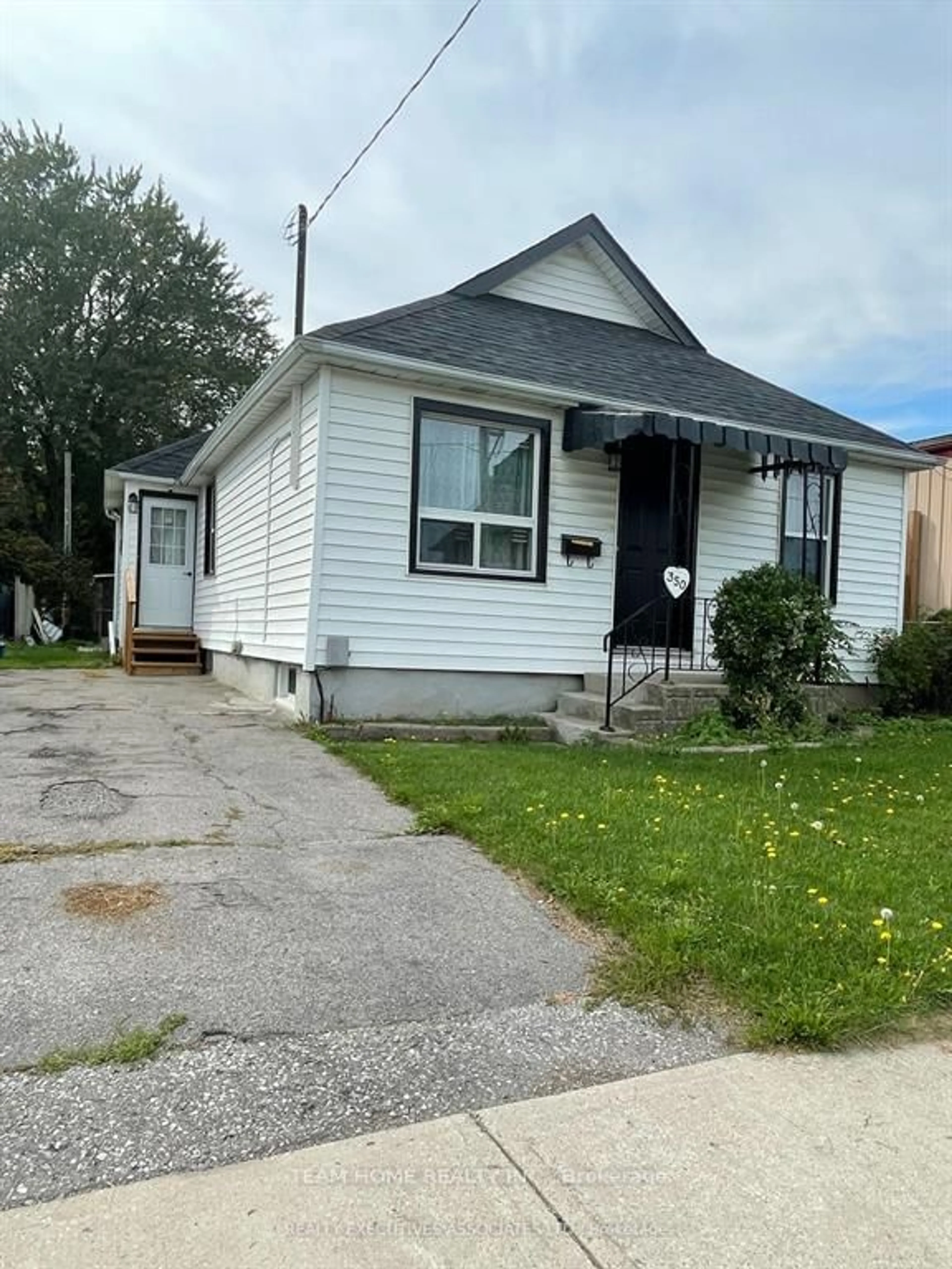 Home with vinyl exterior material, street for 350 Oshawa Blvd, Oshawa Ontario L1H 5S4