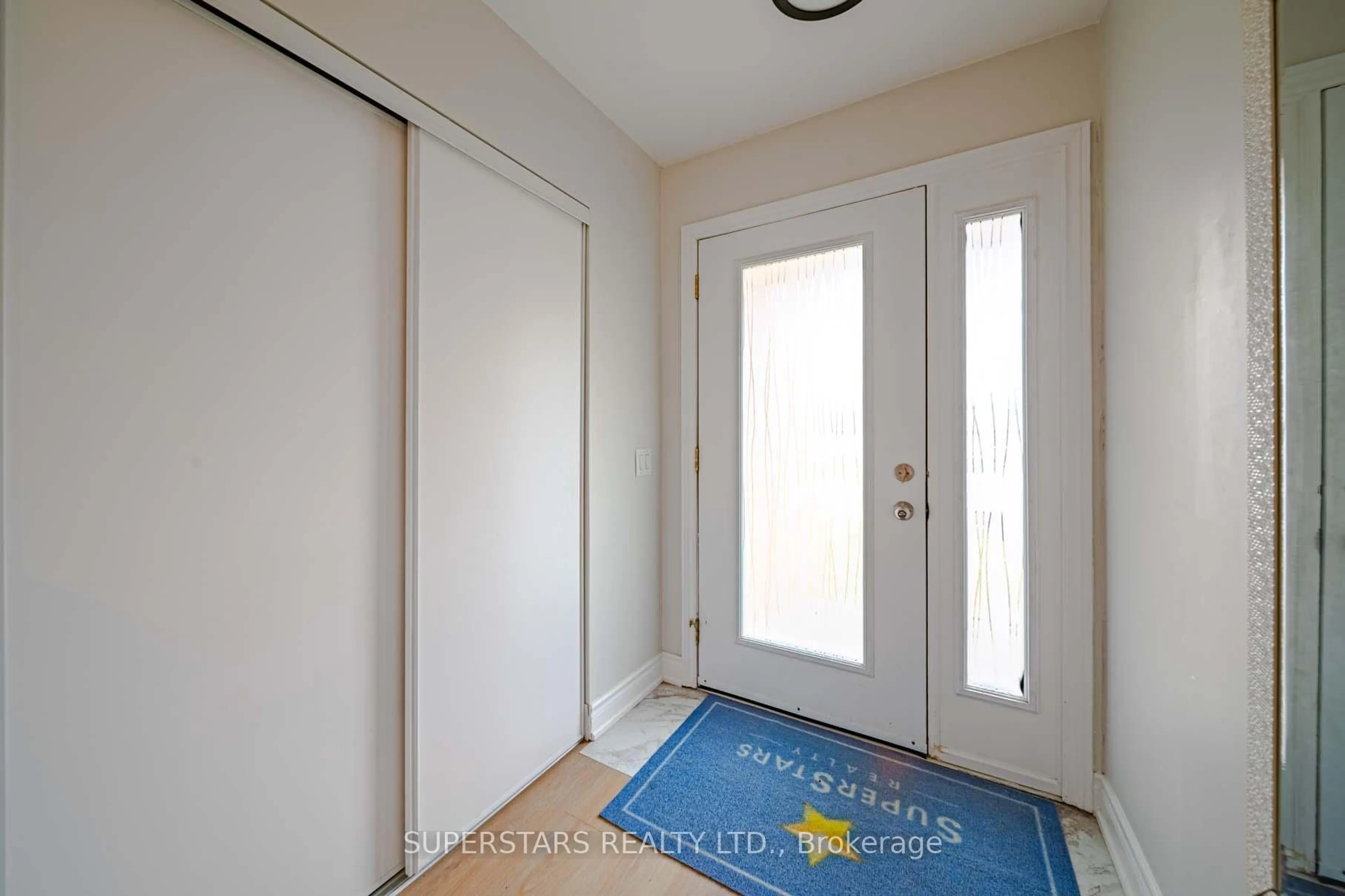 Indoor entryway for 474 Fernhill Blvd, Oshawa Ontario L1J 5J7