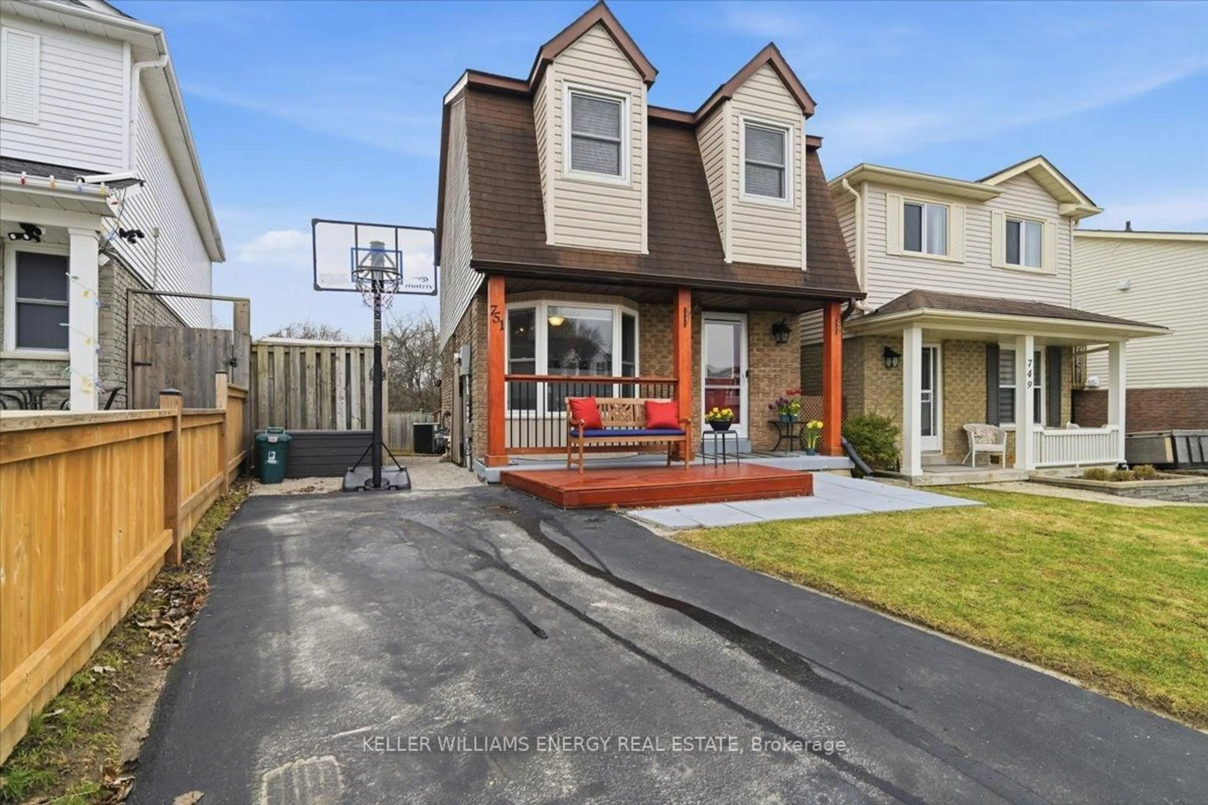 Home with vinyl exterior material, street for 751 Bennett Cres, Oshawa Ontario L1K 1T6