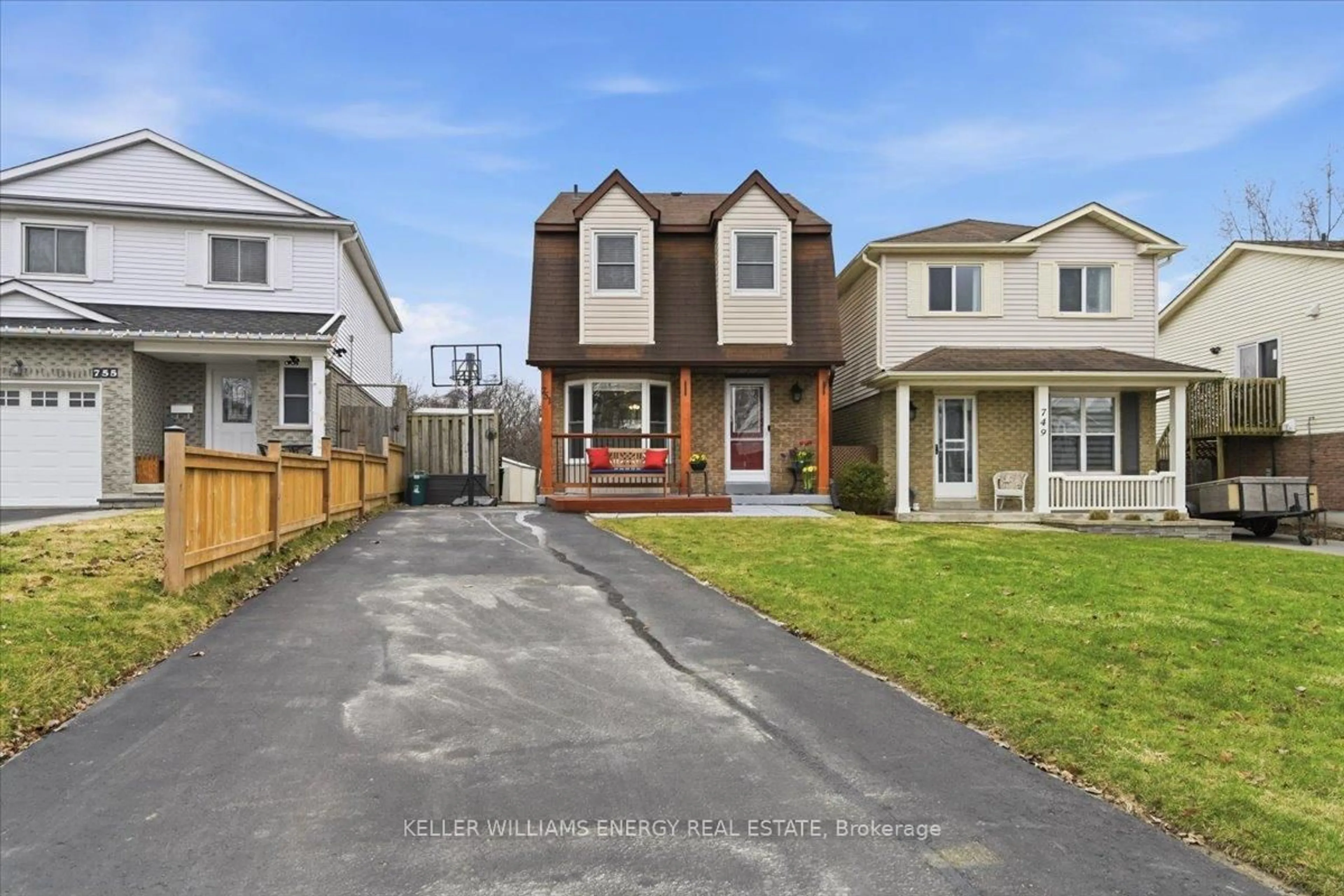 Home with vinyl exterior material, street for 751 Bennett Cres, Oshawa Ontario L1K 1T6