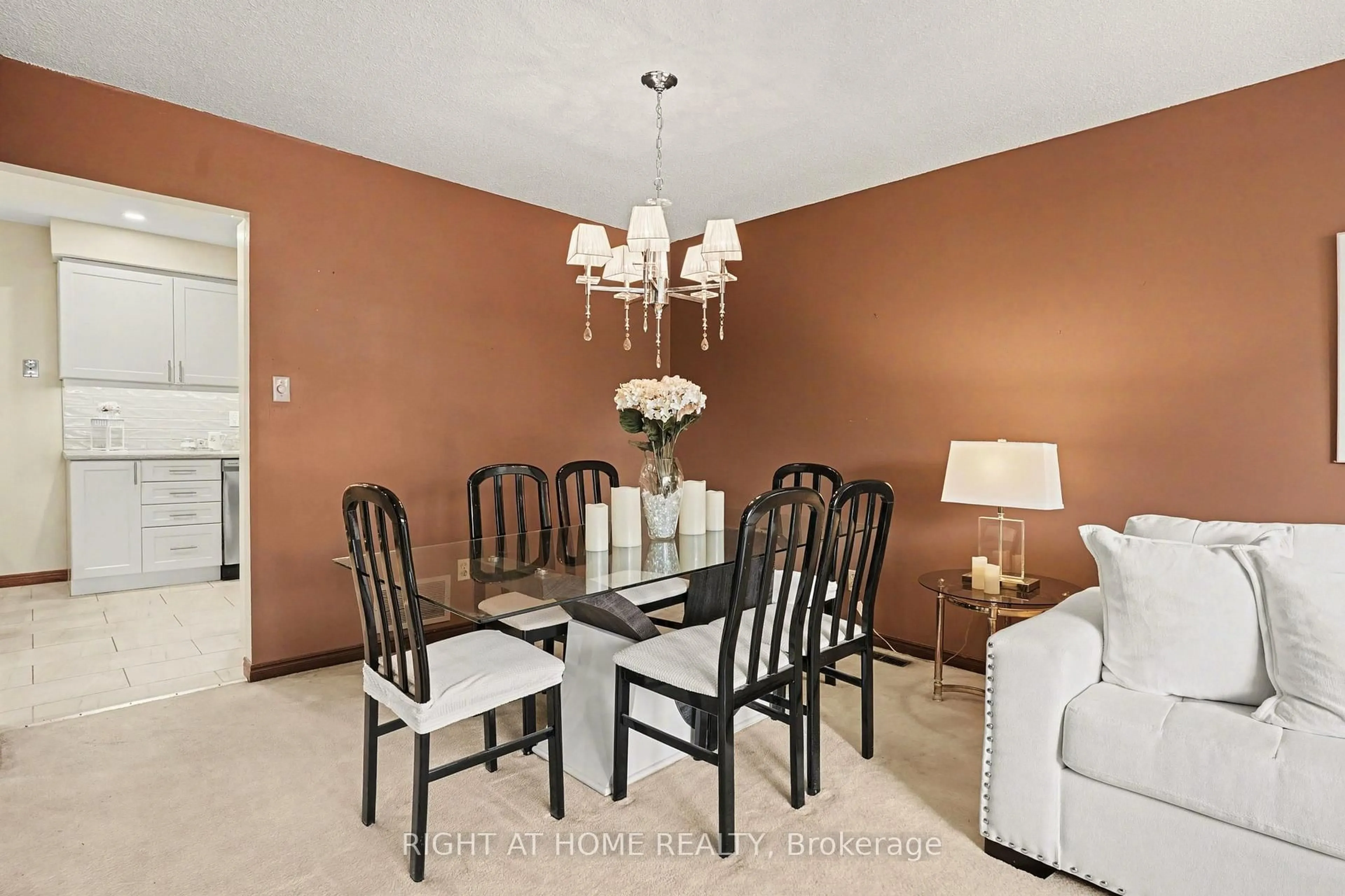 Dining room, unknown for 4 Falcon Crt, Whitby Ontario L1N 6V5
