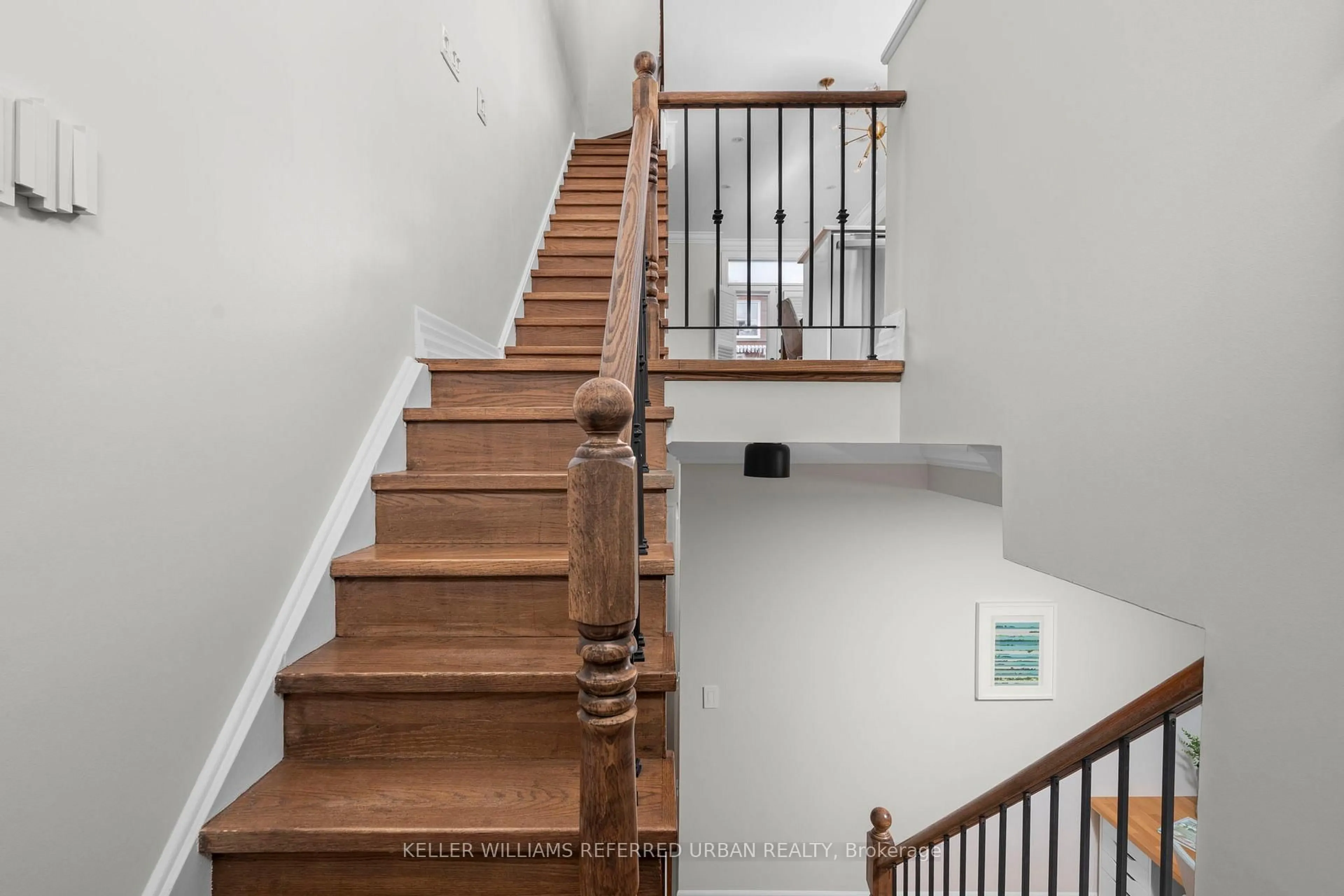 Stairs for 23 East York Ave, Toronto Ontario M4K 3Z8