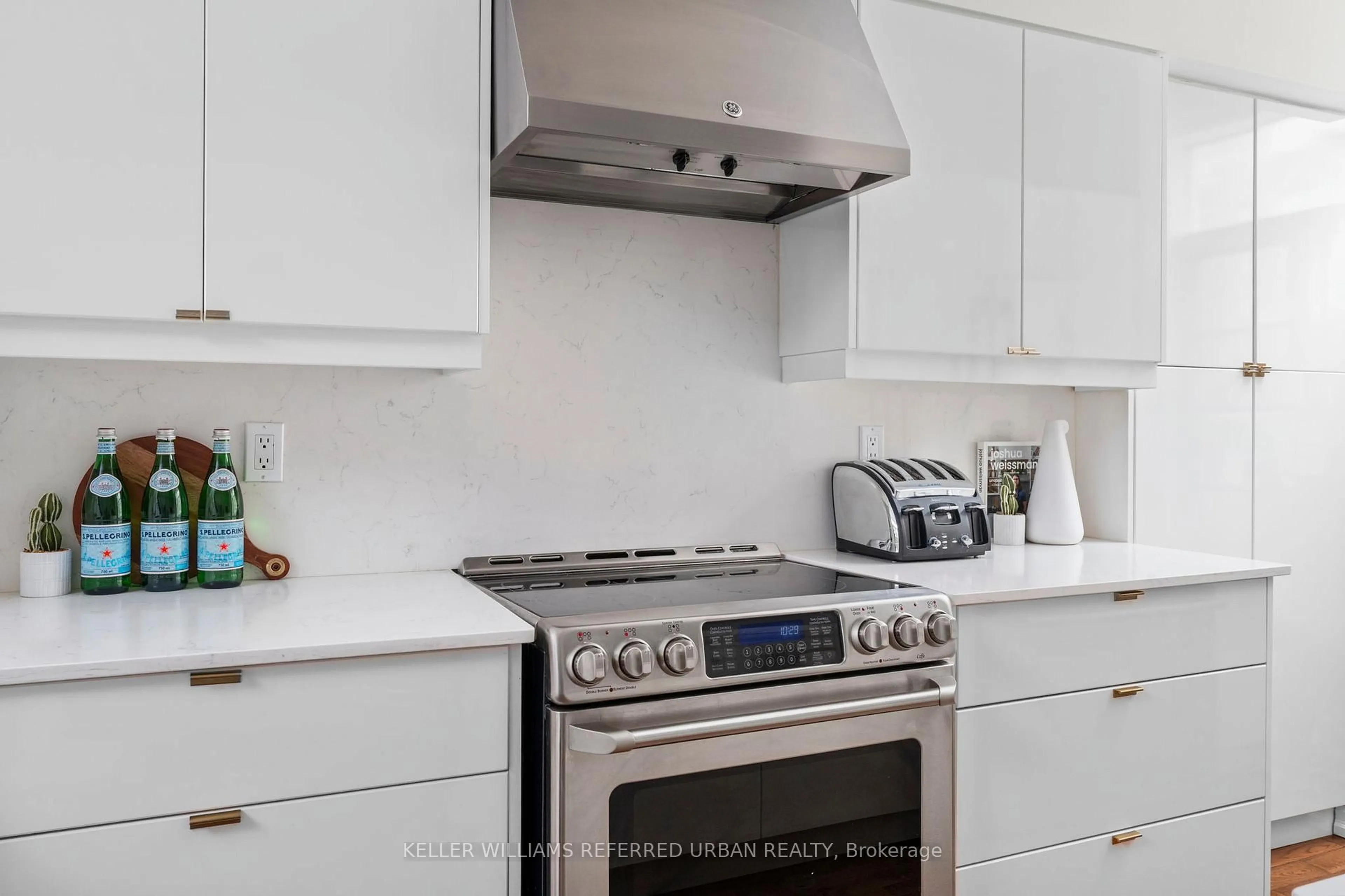 Standard kitchen, unknown for 23 East York Ave, Toronto Ontario M4K 3Z8