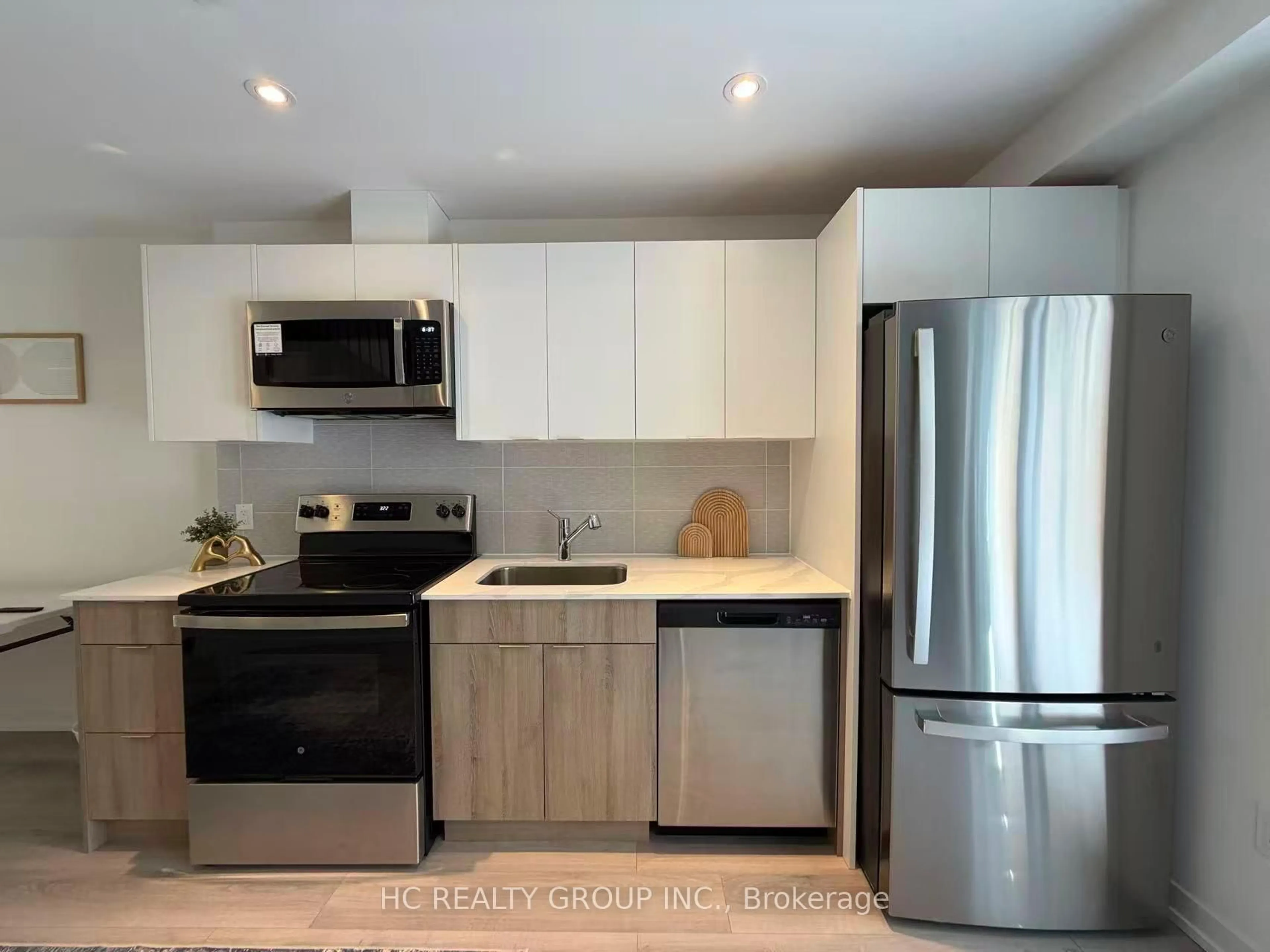 Open concept kitchen, wood/laminate floor for 23 Calamint Lane, Toronto Ontario M1W 2H1