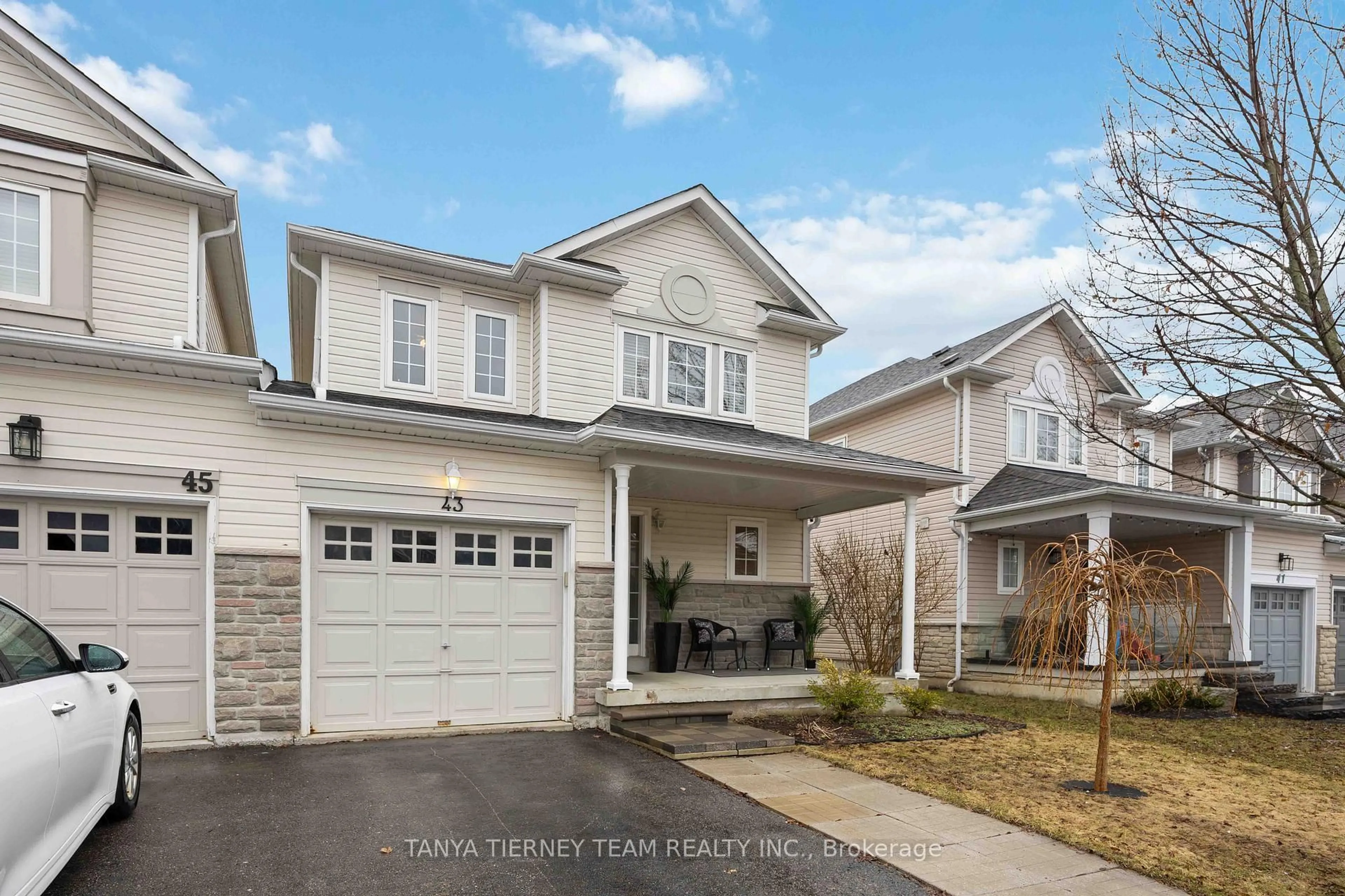 Home with vinyl exterior material, street for 43 Corianne Ave, Whitby Ontario L1M 2H9