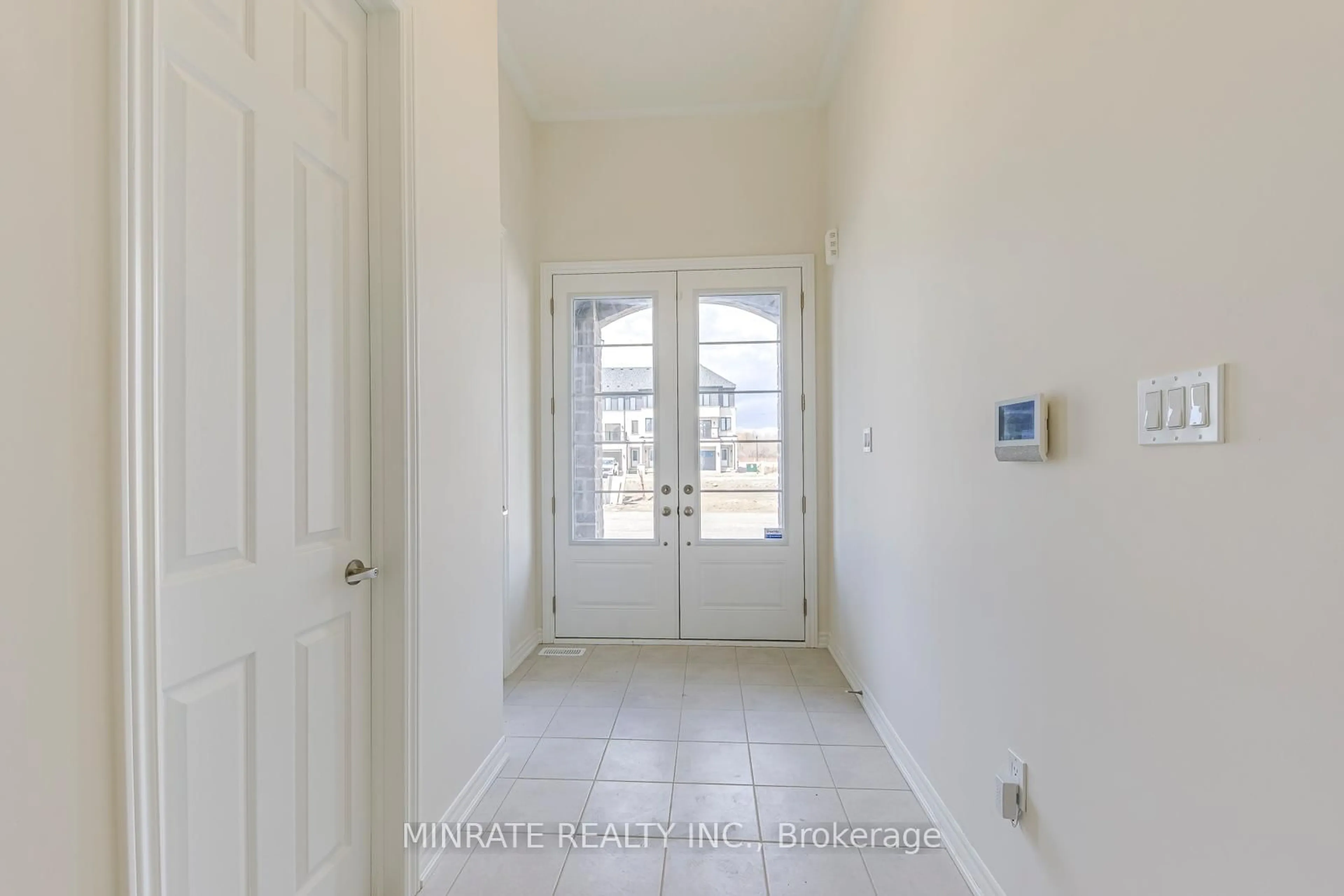 Indoor entryway for 681 Catalina Manr, Pickering Ontario L1X 0V1
