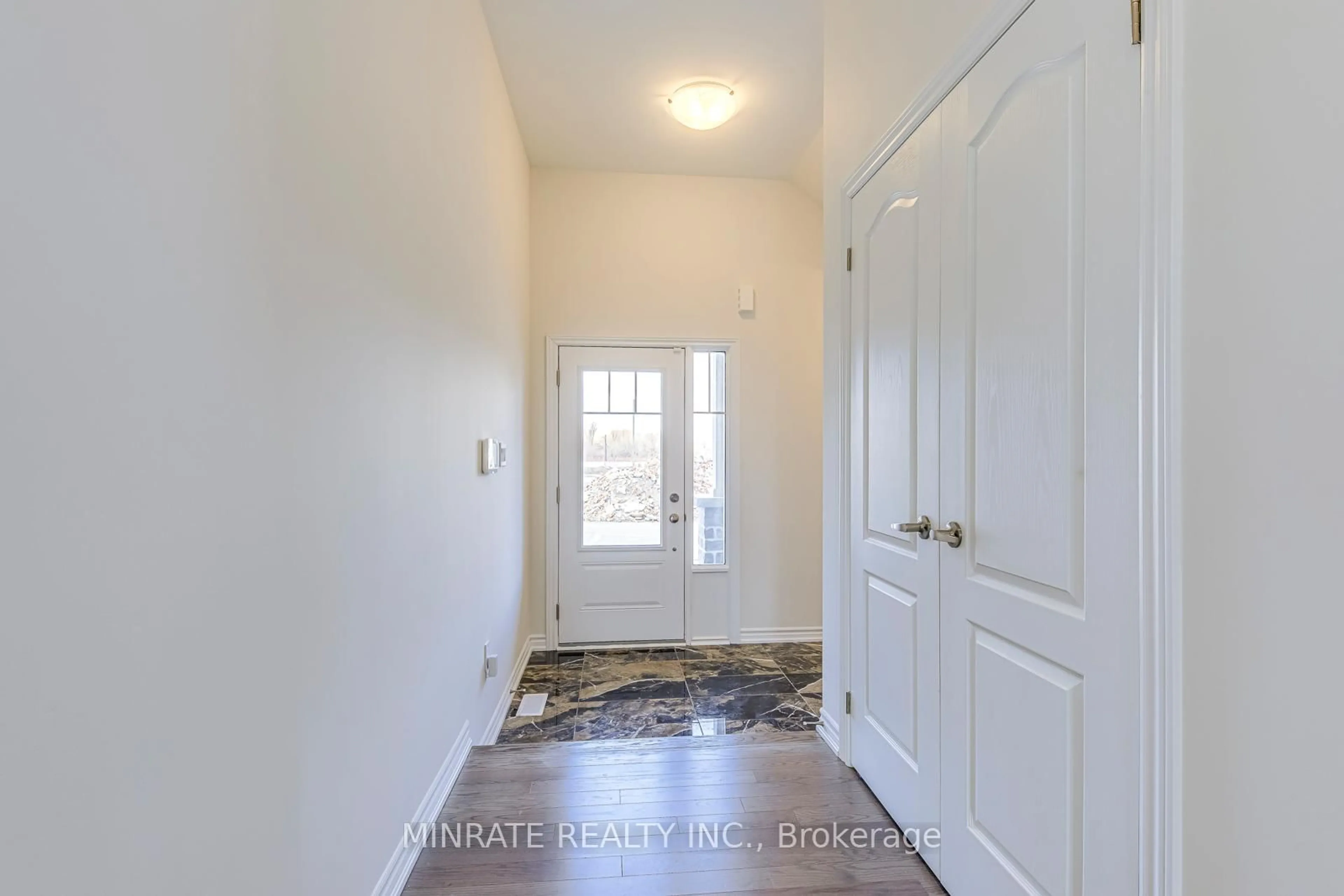 Indoor entryway for 679 Catalina Manr, Pickering Ontario L1X 0V2