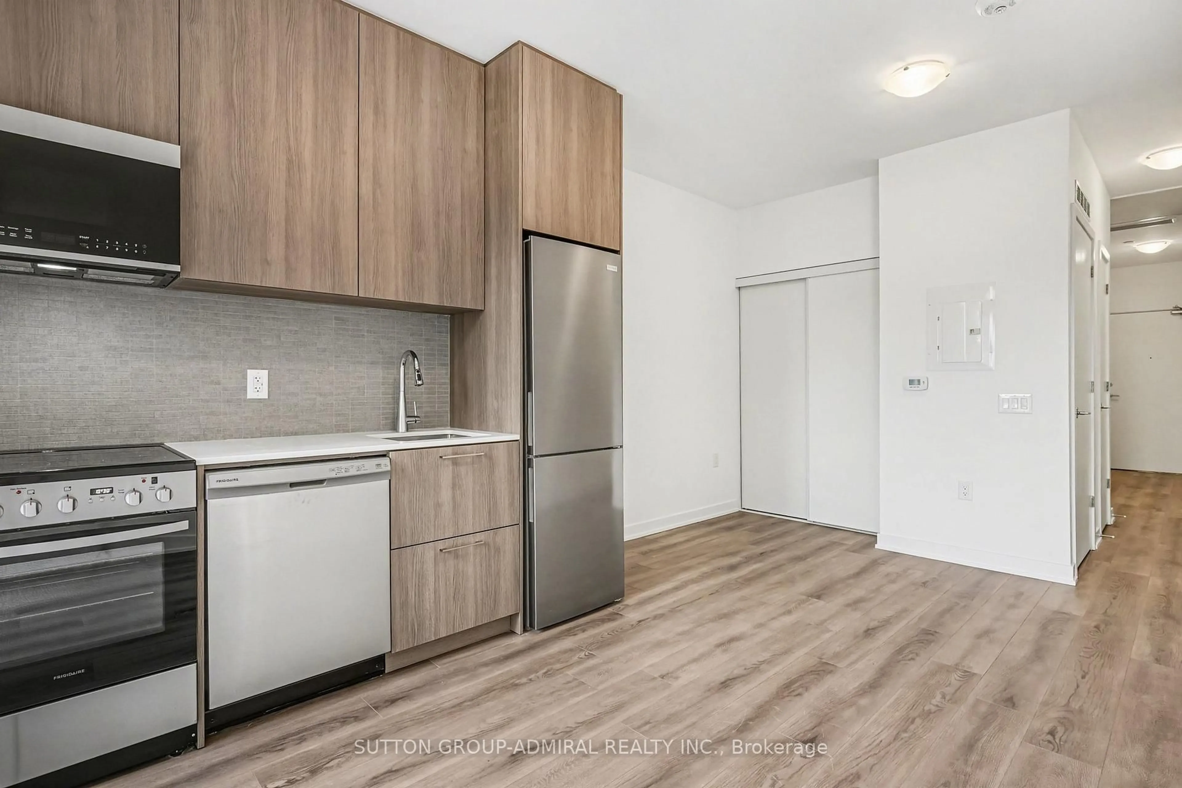 Standard kitchen, wood/laminate floor for 7437 Kingston Rd #303, Toronto Ontario M1B 0E9