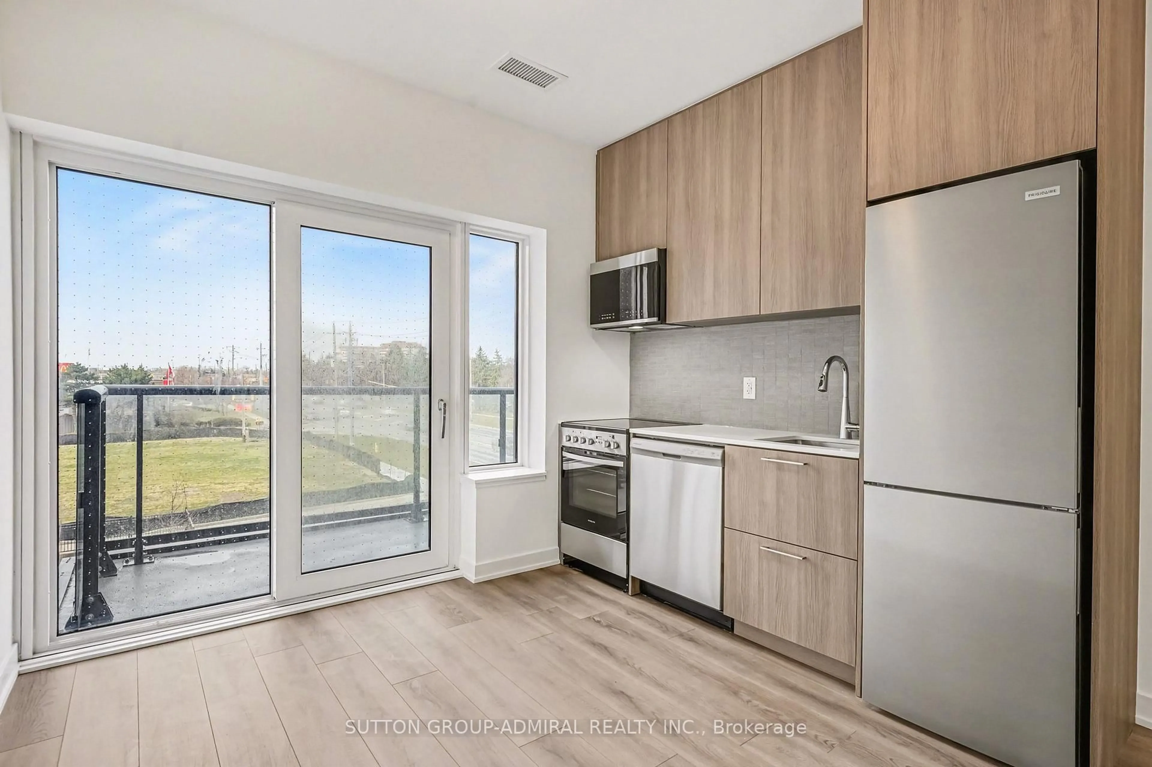 Standard kitchen, wood/laminate floor for 7437 Kingston Rd #303, Toronto Ontario M1B 0E9