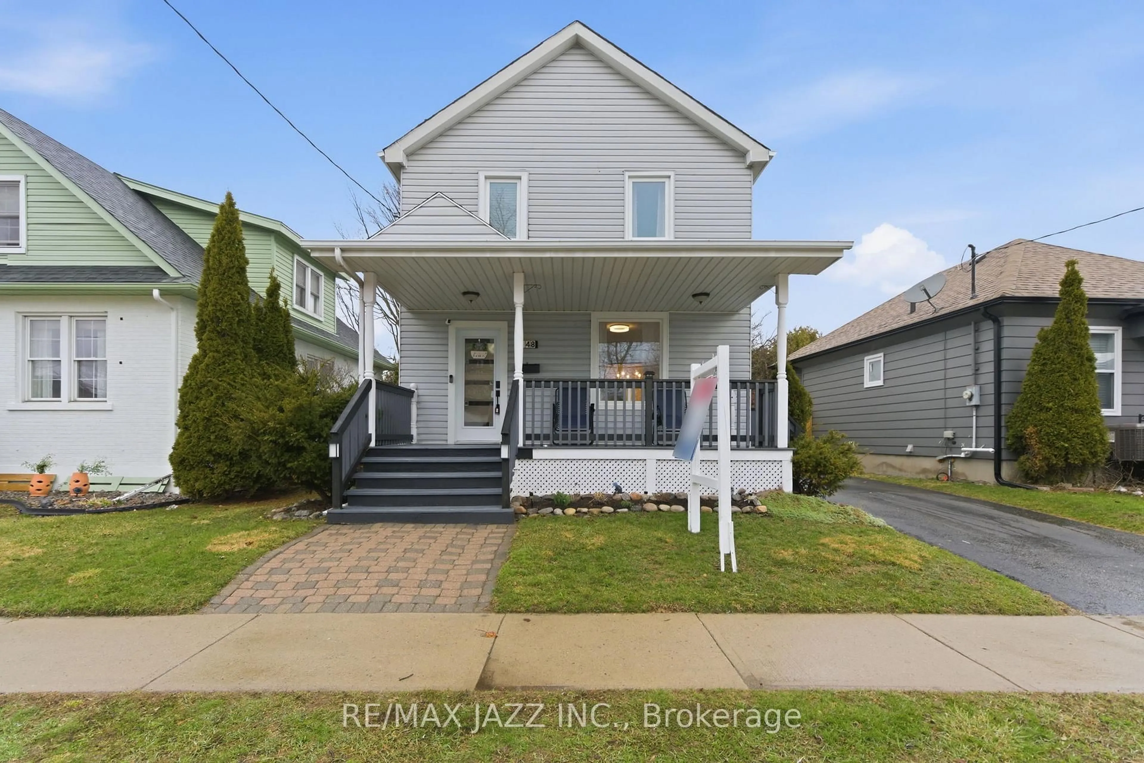 A pic from outside/outdoor area/front of a property/back of a property/a pic from drone, street for 148 Conant St, Oshawa Ontario L1H 3R8