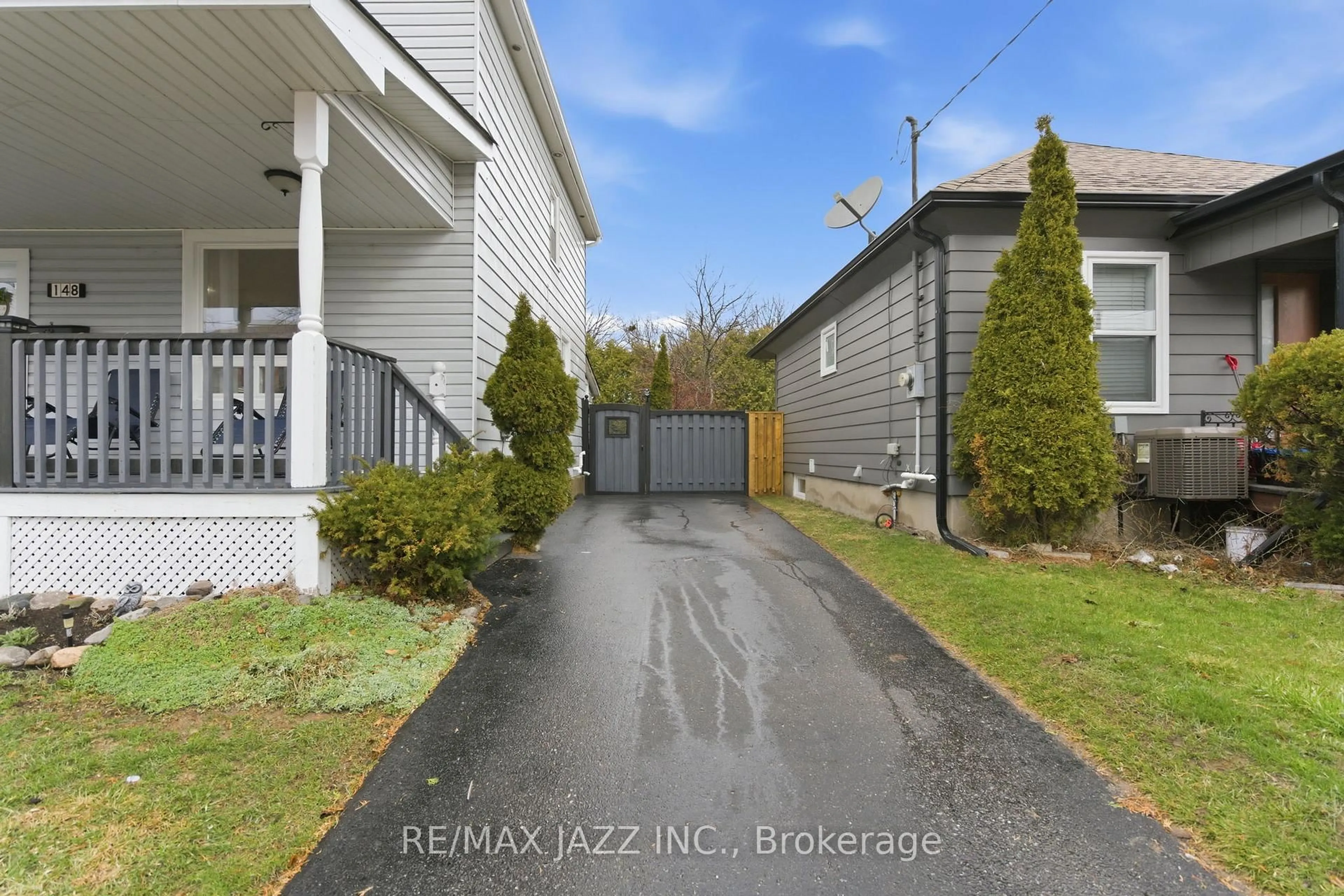 A pic from outside/outdoor area/front of a property/back of a property/a pic from drone, street for 148 Conant St, Oshawa Ontario L1H 3R8