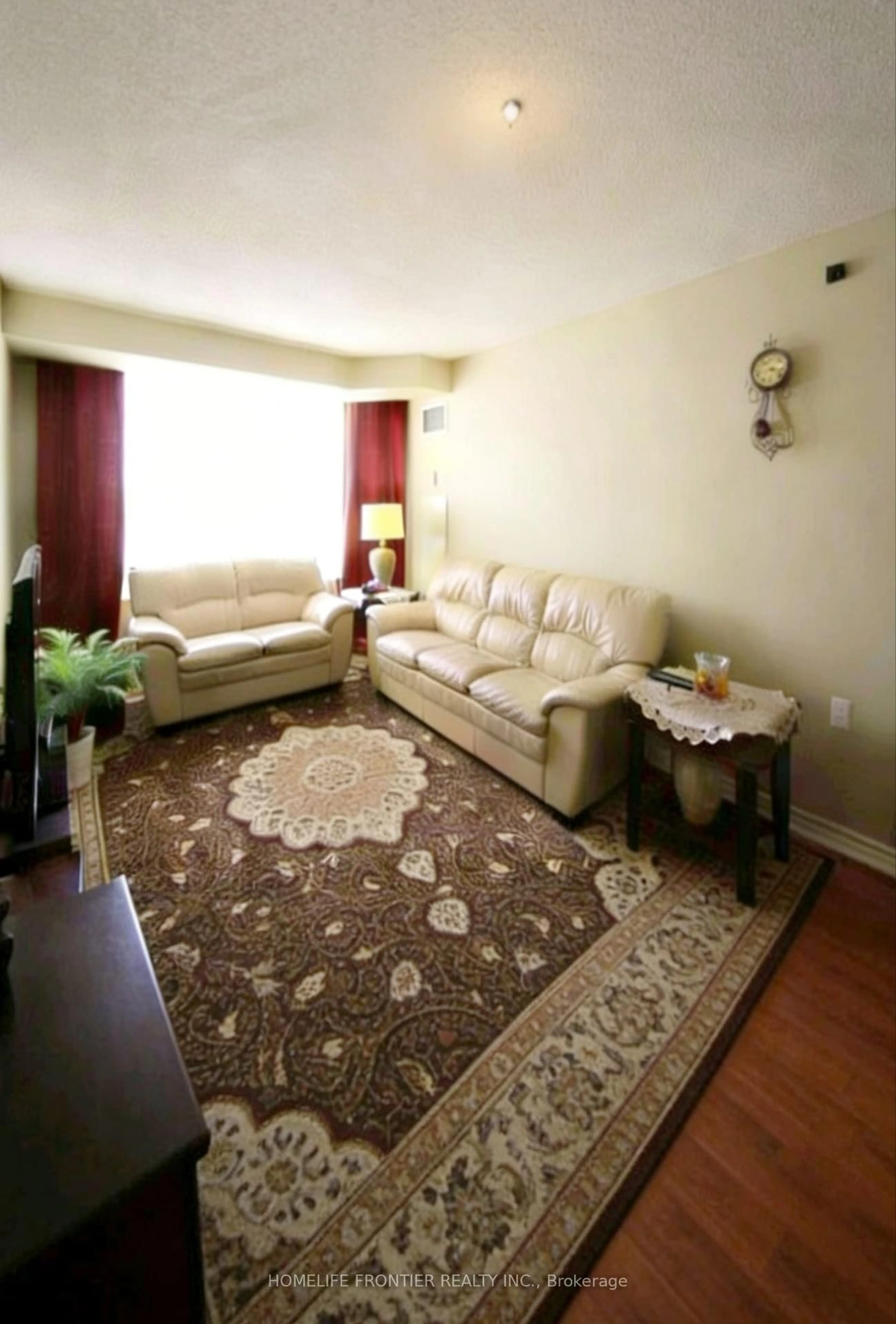 Living room with furniture, carpet floor for 3088 Kennedy Rd #611, Toronto Ontario M1V 5M4