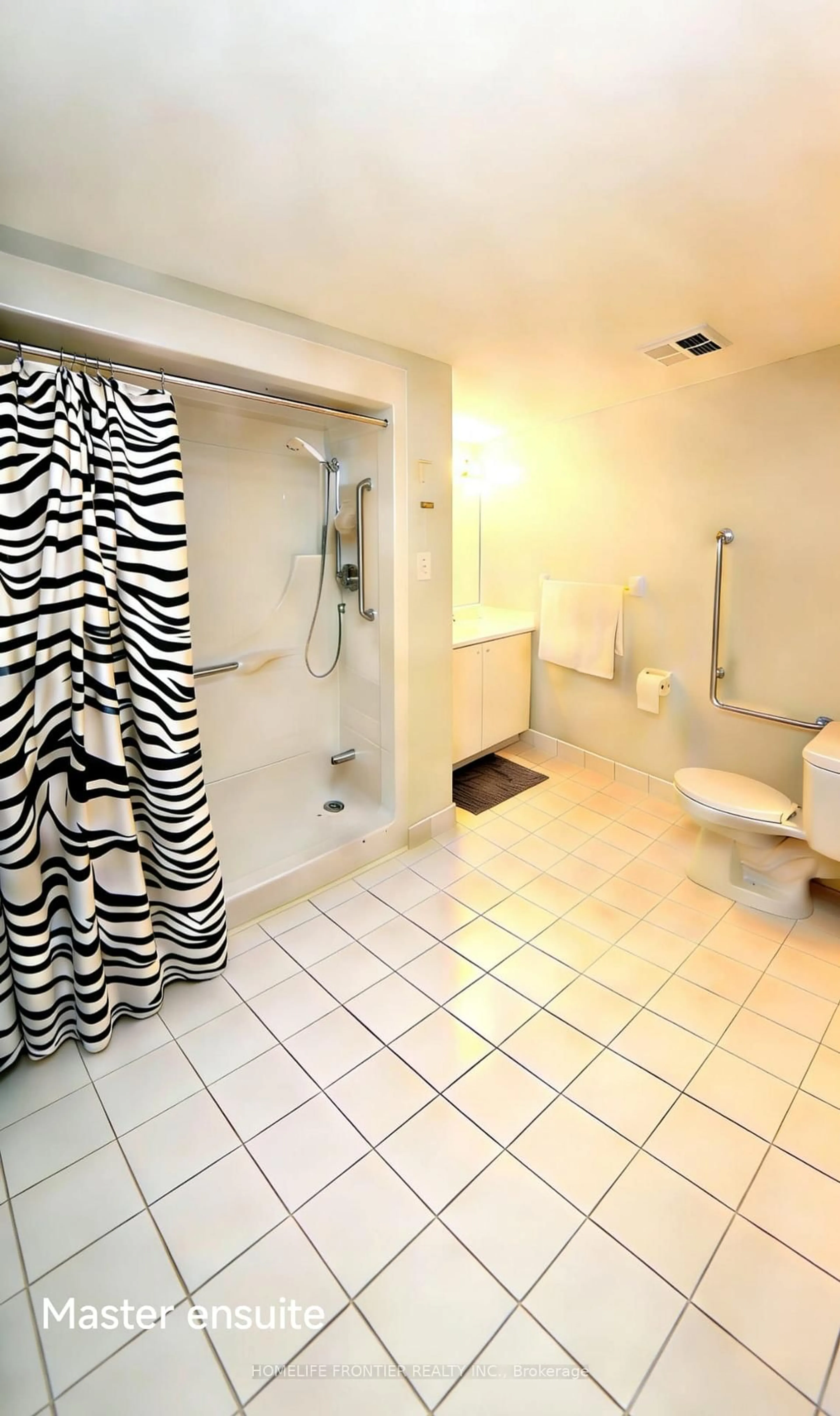 Standard bathroom, ceramic/tile floor for 3088 Kennedy Rd #611, Toronto Ontario M1V 5M4