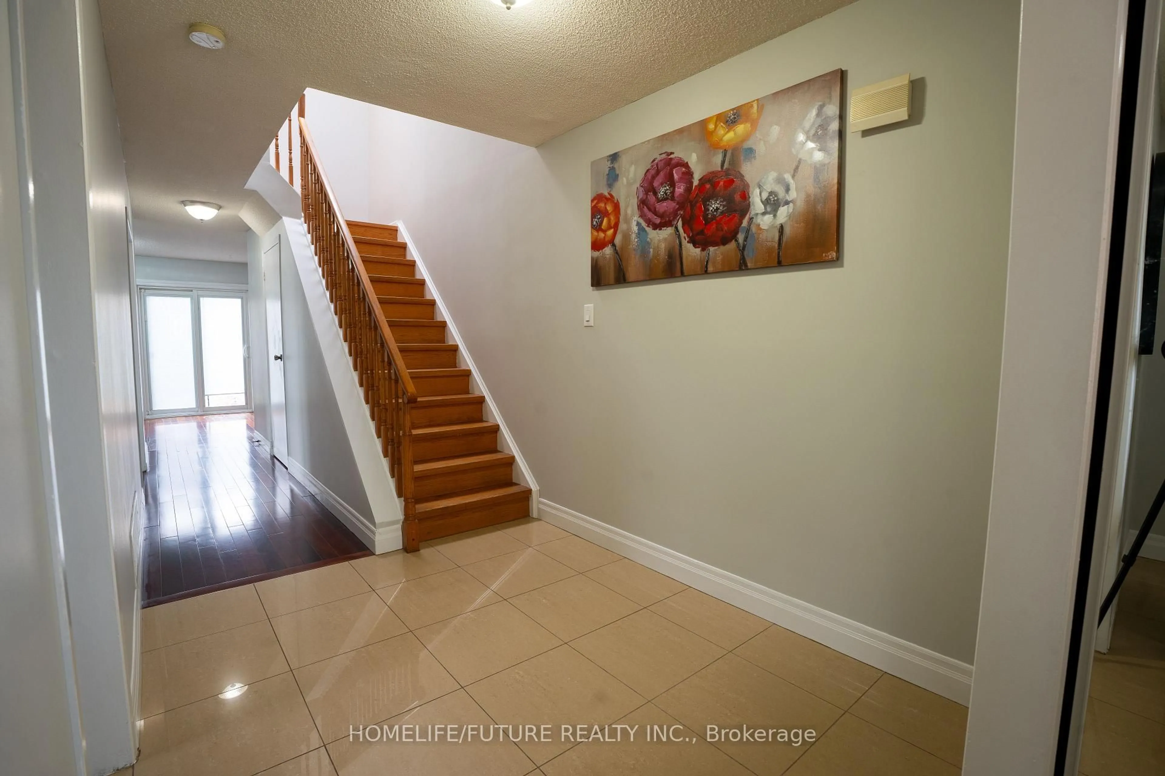 Indoor foyer for 25 Shady Hollow Dr, Toronto Ontario M1V 2X3