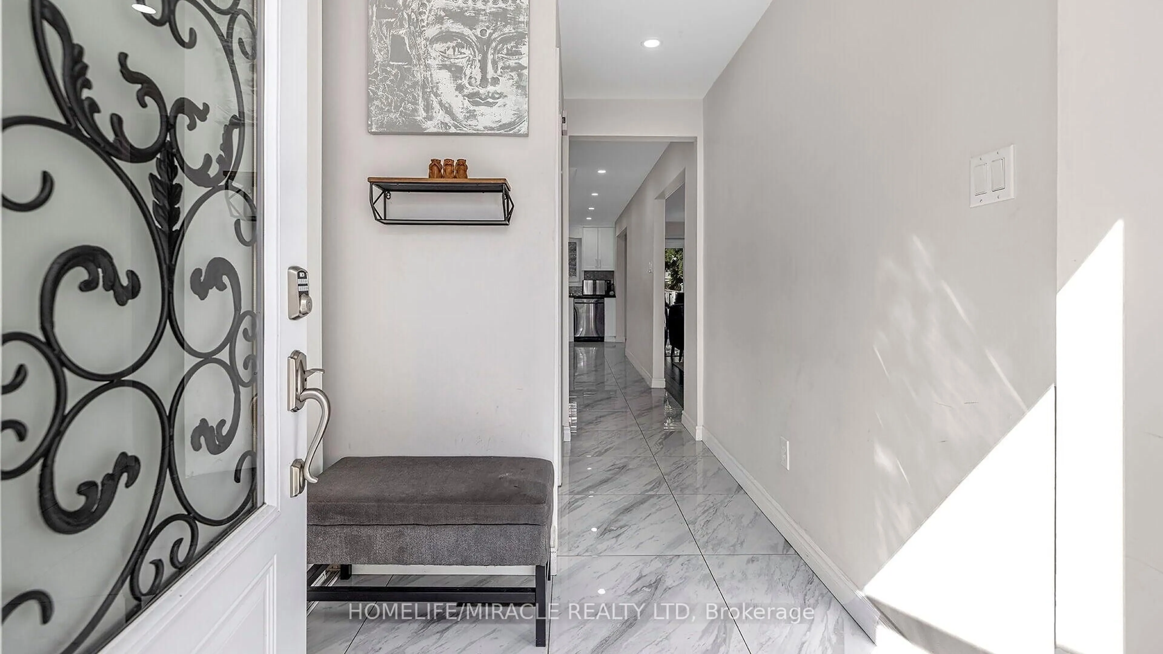 Indoor entryway for 1290 Bridletowne Circ #52, Toronto Ontario M1W 2V4