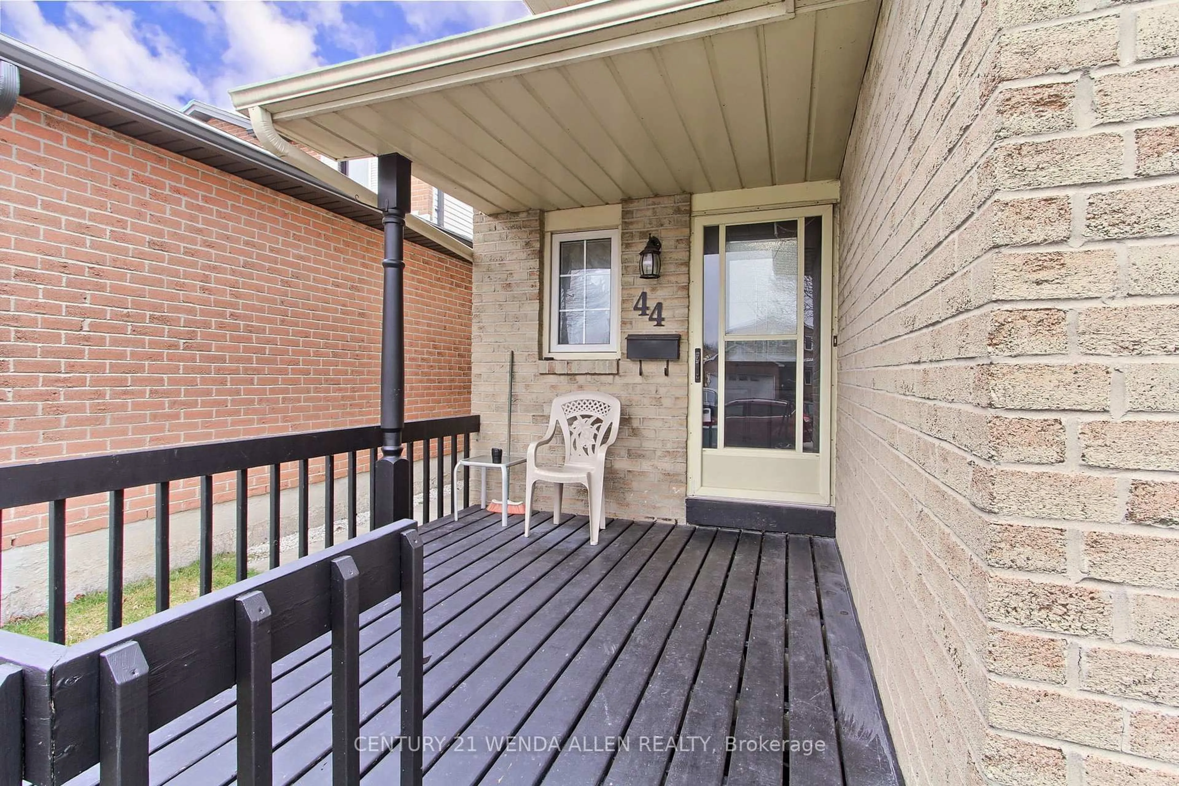 Patio, street for 44 Bashford Rd, Ajax Ontario L1S 3Y2