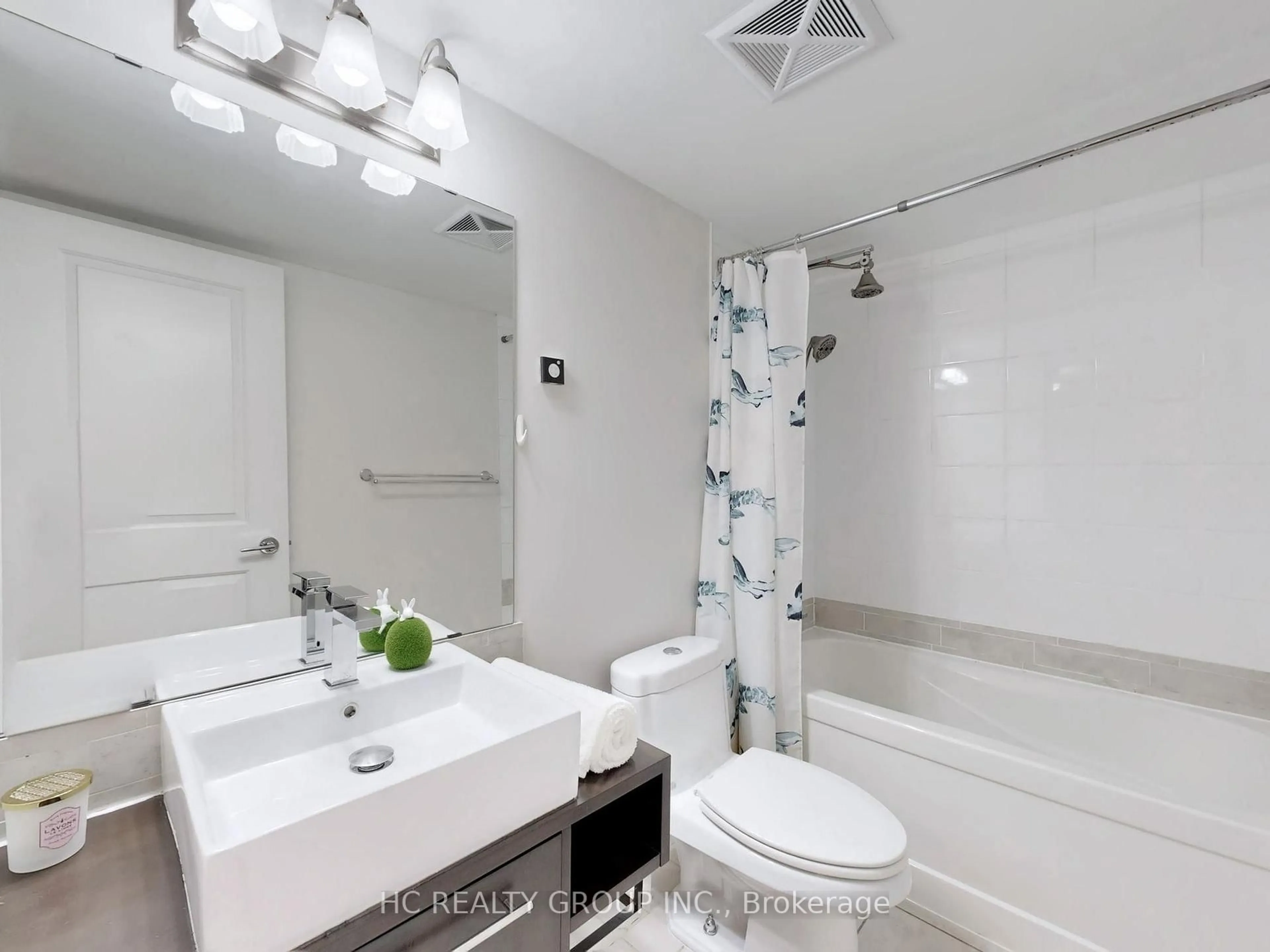 Standard bathroom, ceramic/tile floor for 25 Town Centre Crt #2509, Toronto Ontario M1P 0B4