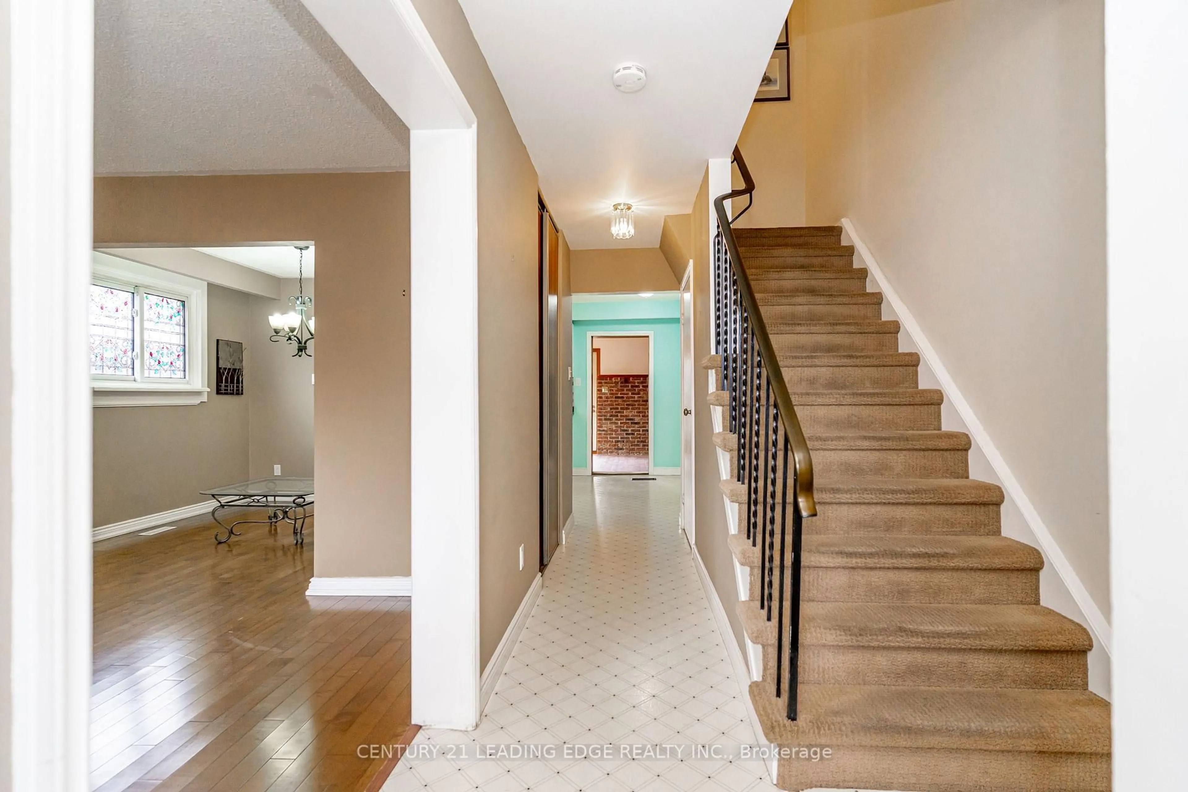 Indoor foyer for 1288 Eldorado Ave, Oshawa Ontario L1K 1G3