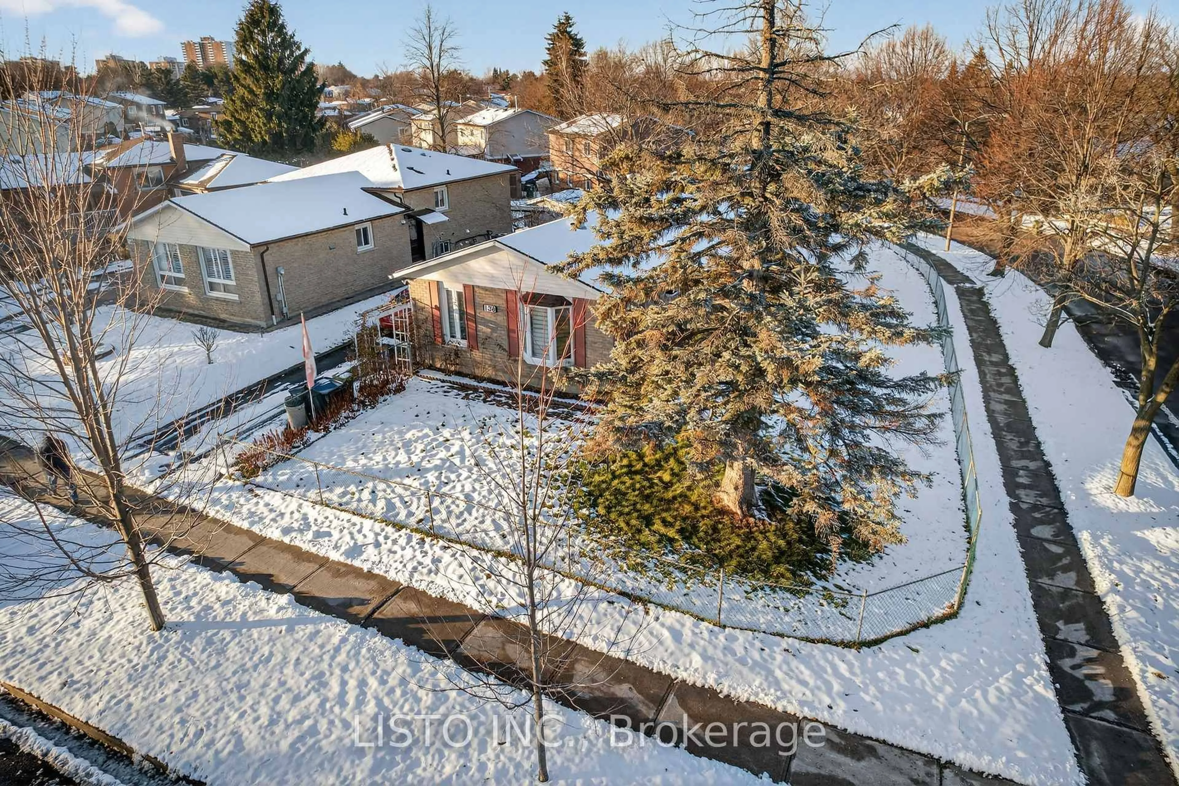 A pic from outside/outdoor area/front of a property/back of a property/a pic from drone, street for 138 John Tabor Tr, Toronto Ontario M1B 2V2