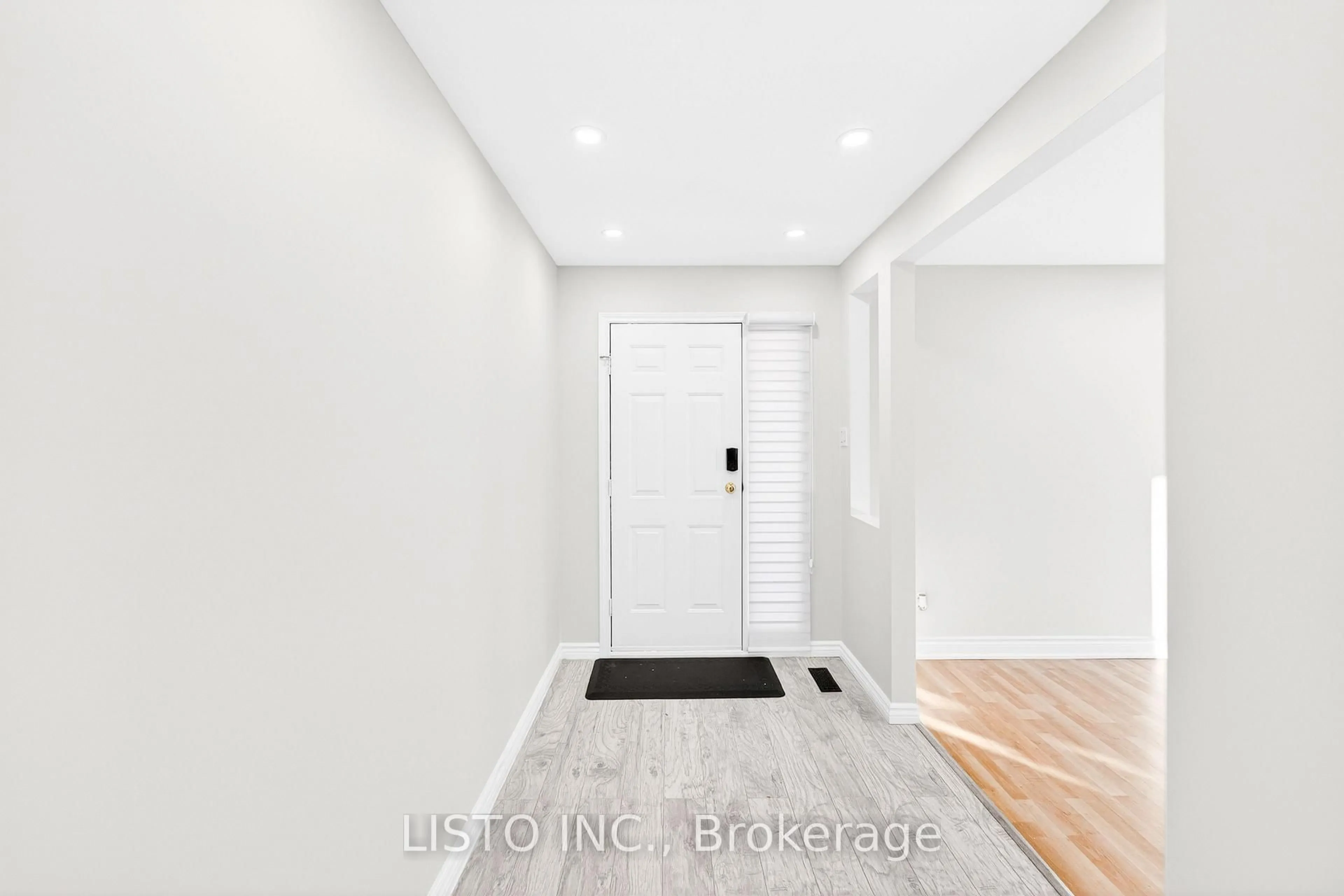 Indoor entryway for 138 John Tabor Tr, Toronto Ontario M1B 2V2