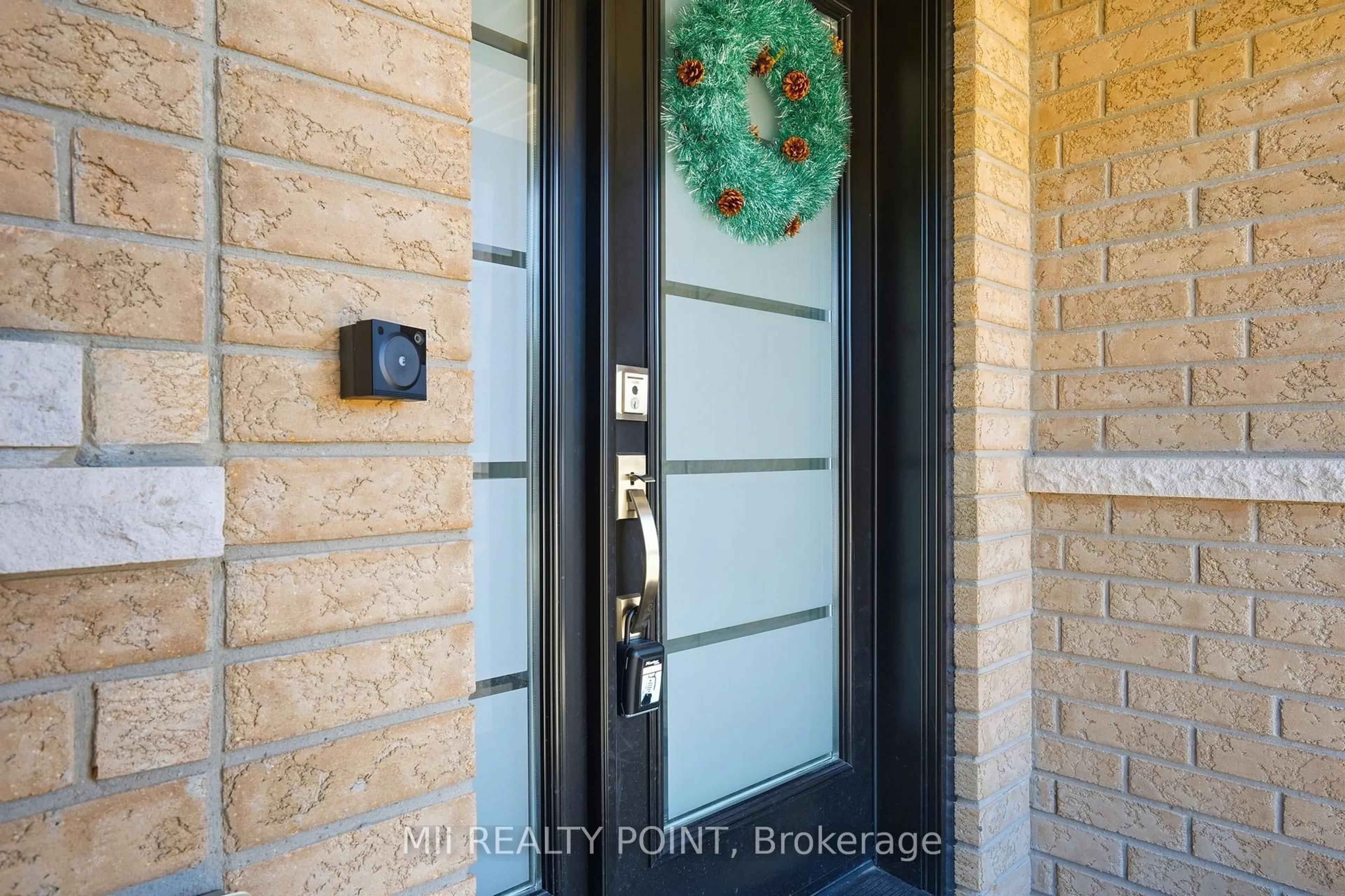 Indoor entryway for 84 John Matthews Cres, Clarington Ontario L1C 0S6