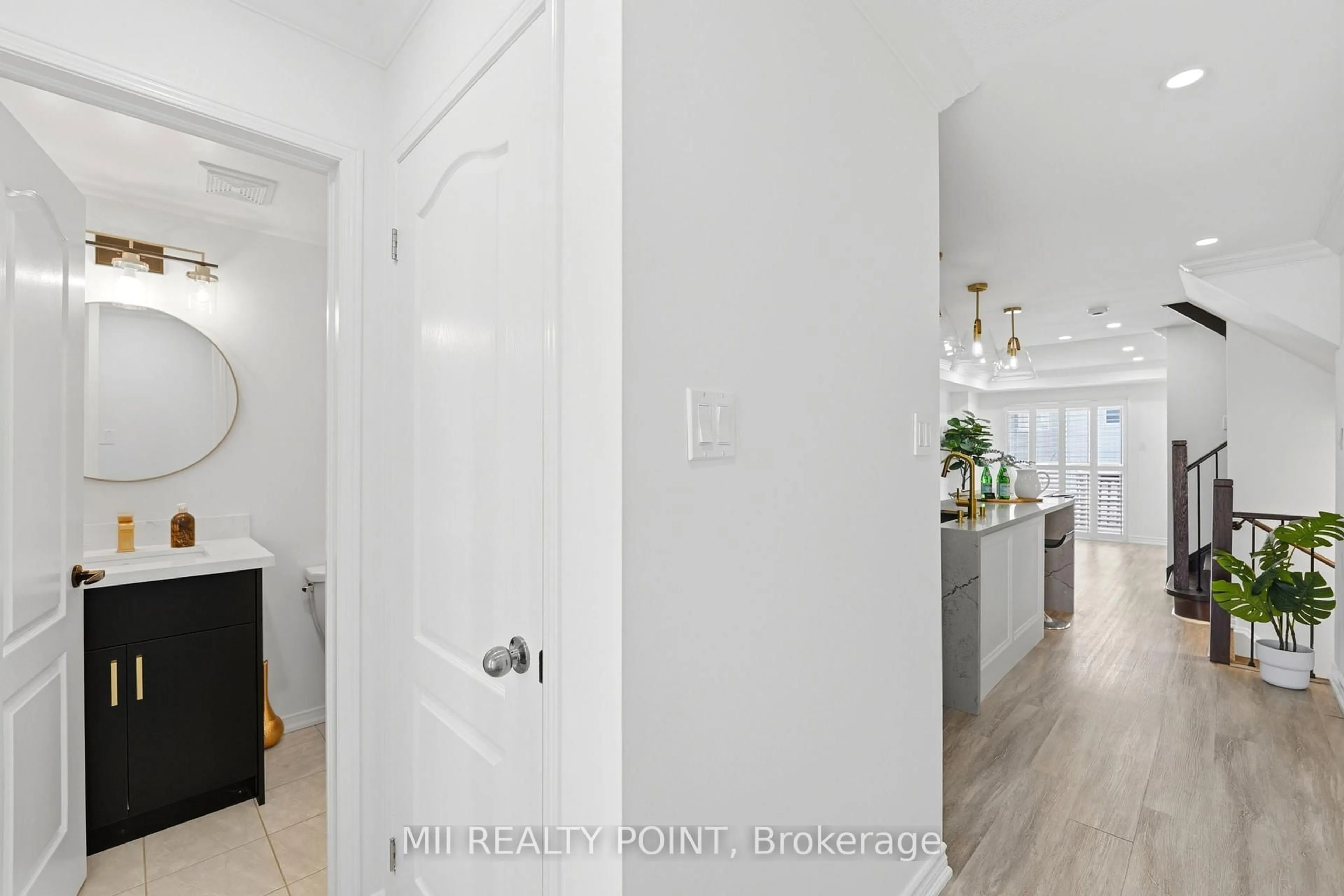 Indoor entryway for 84 John Matthews Cres, Clarington Ontario L1C 0S6