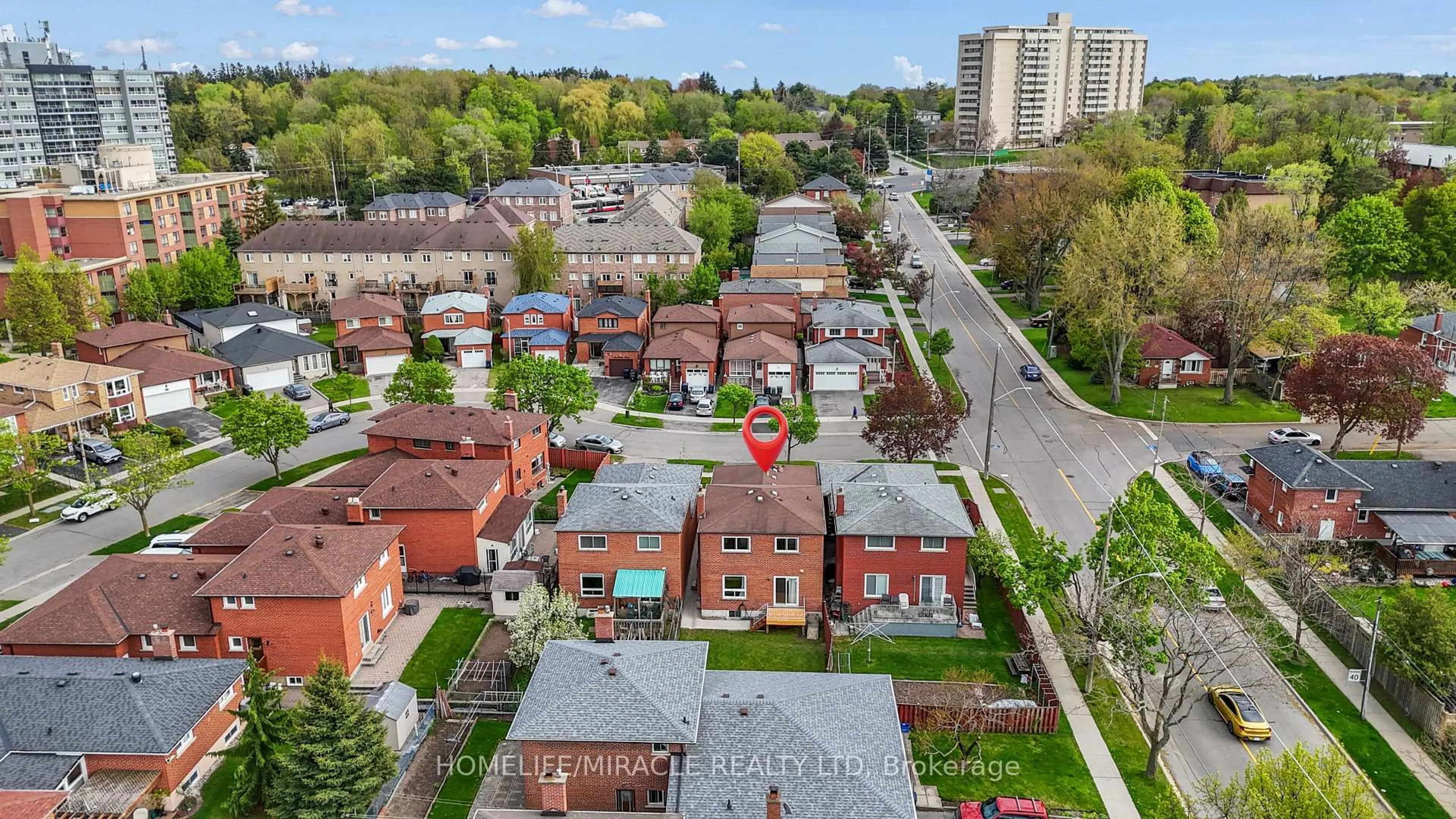 A pic from outside/outdoor area/front of a property/back of a property/a pic from drone, city buildings view from balcony for 4 Greendowns Dr, Toronto Ontario M1M 2G7