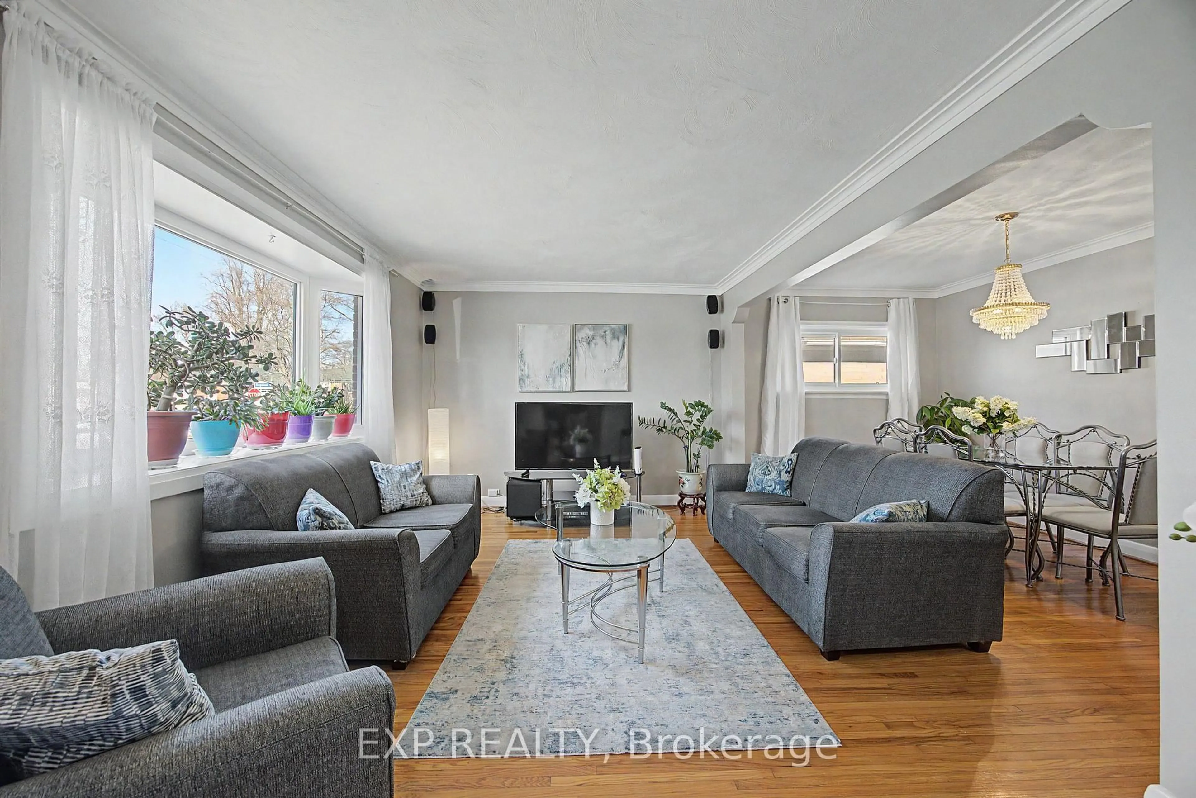 Living room with furniture, unknown for 43 Yorkshire Rd, Toronto Ontario M1K 3B7