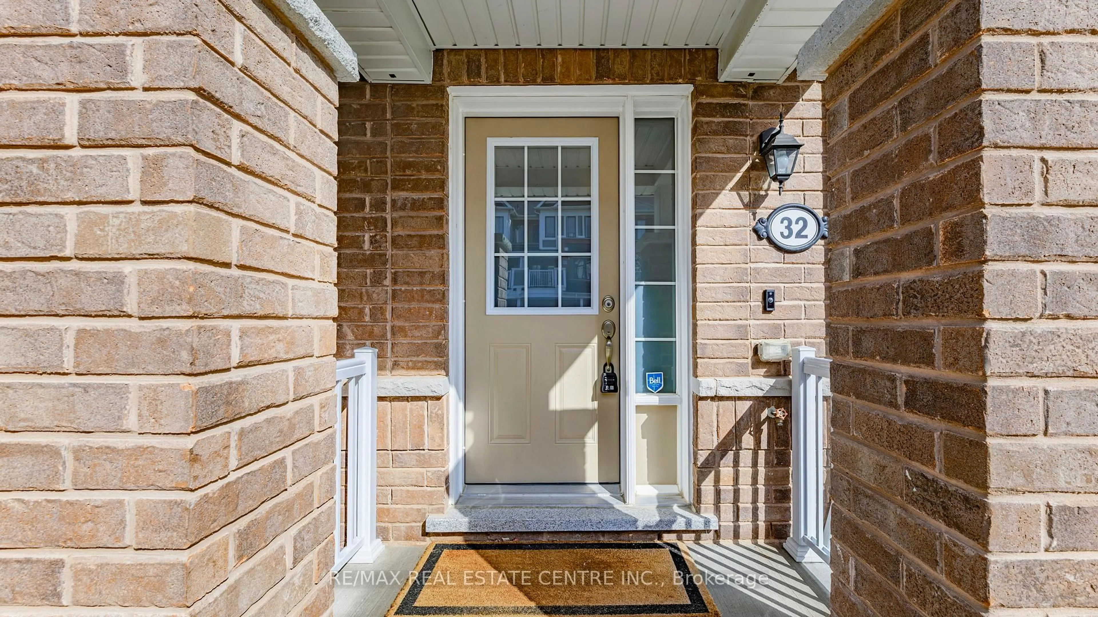 Indoor entryway for 32 Bluegill Cres, Whitby Ontario L1P 0E4