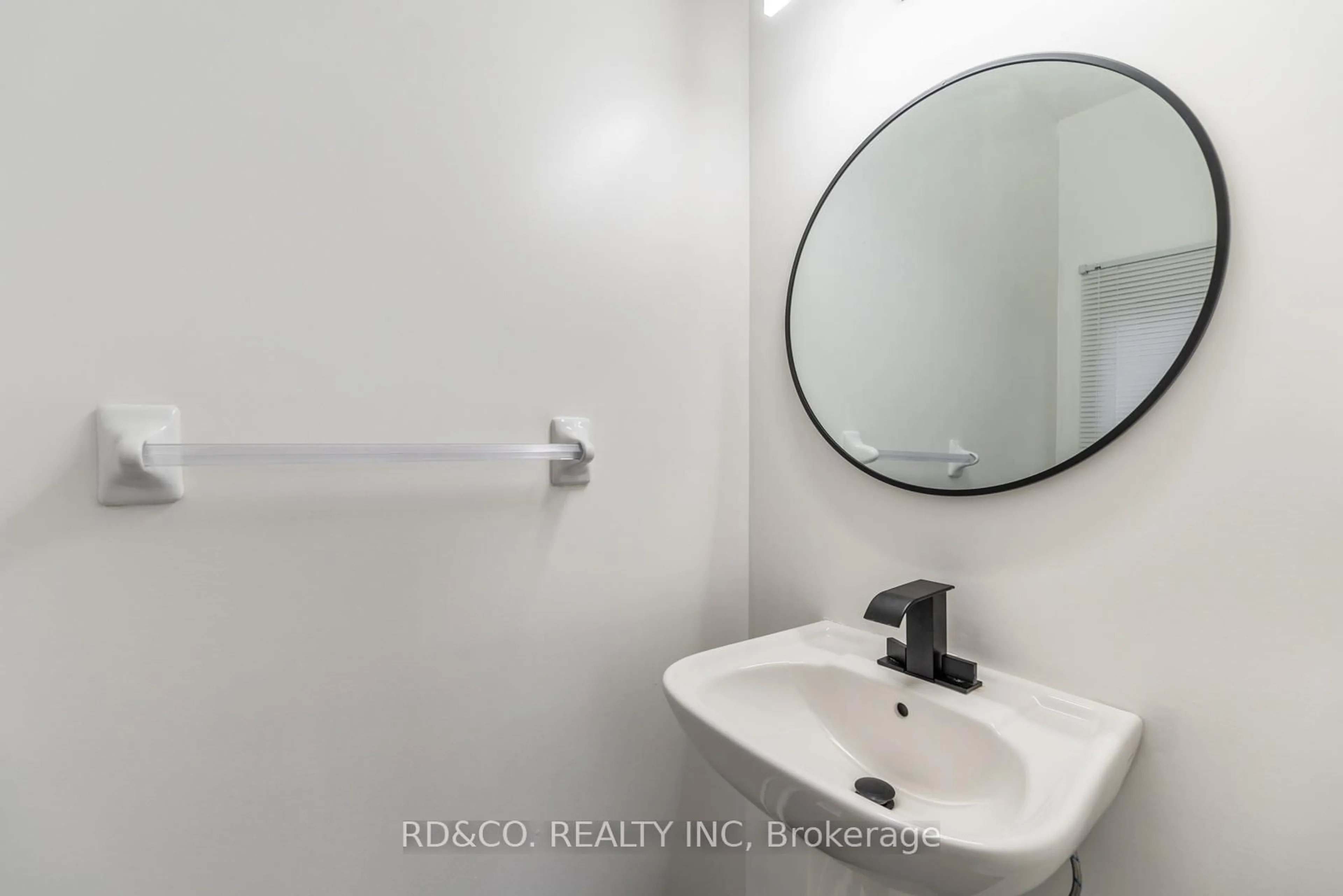 Standard bathroom, unknown for 108 Garrardview St, Ajax Ontario L1Z 0R2