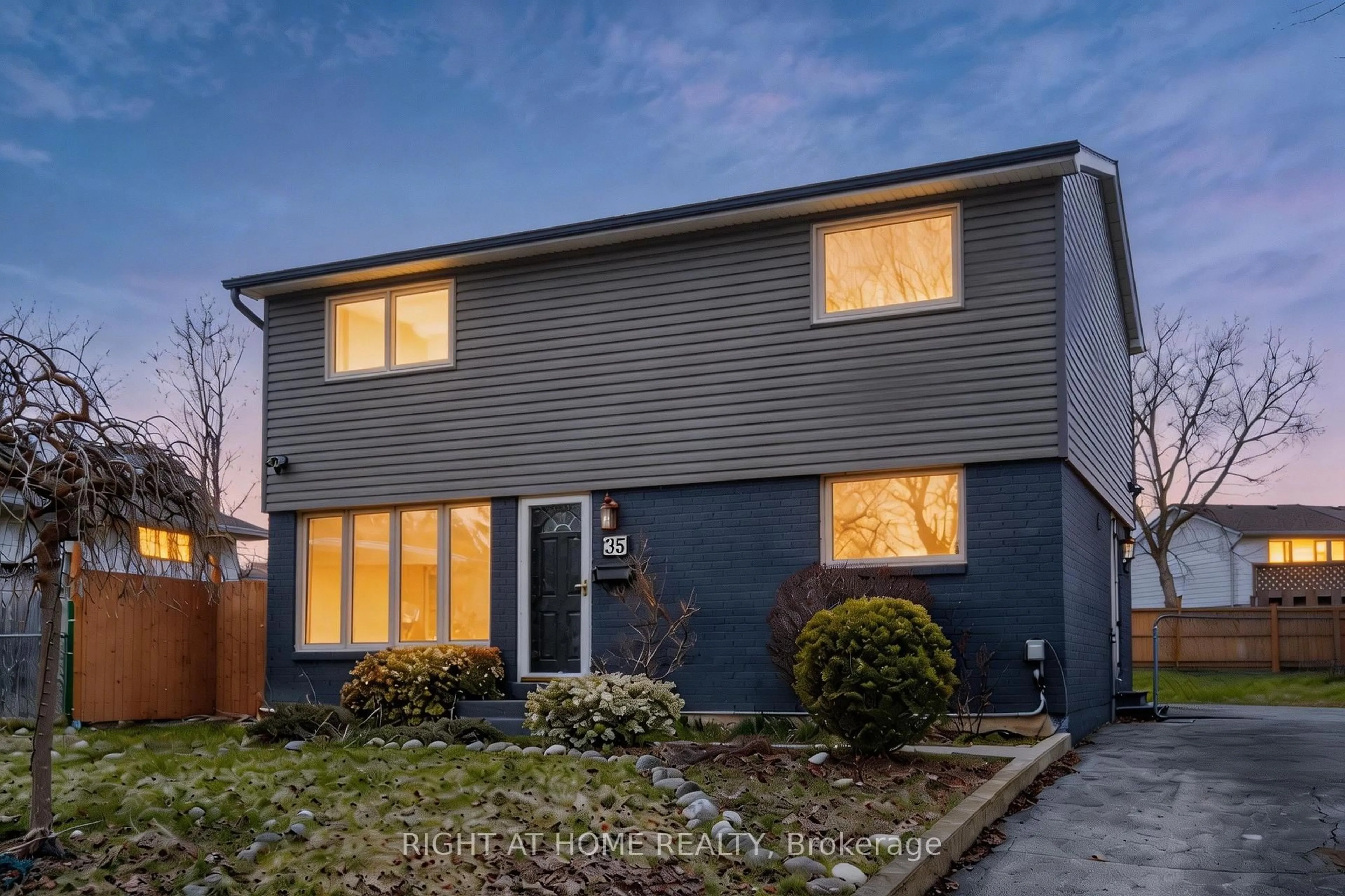 Home with vinyl exterior material, street for 35 Tillbrook Crt, Toronto Ontario M1B 1N5