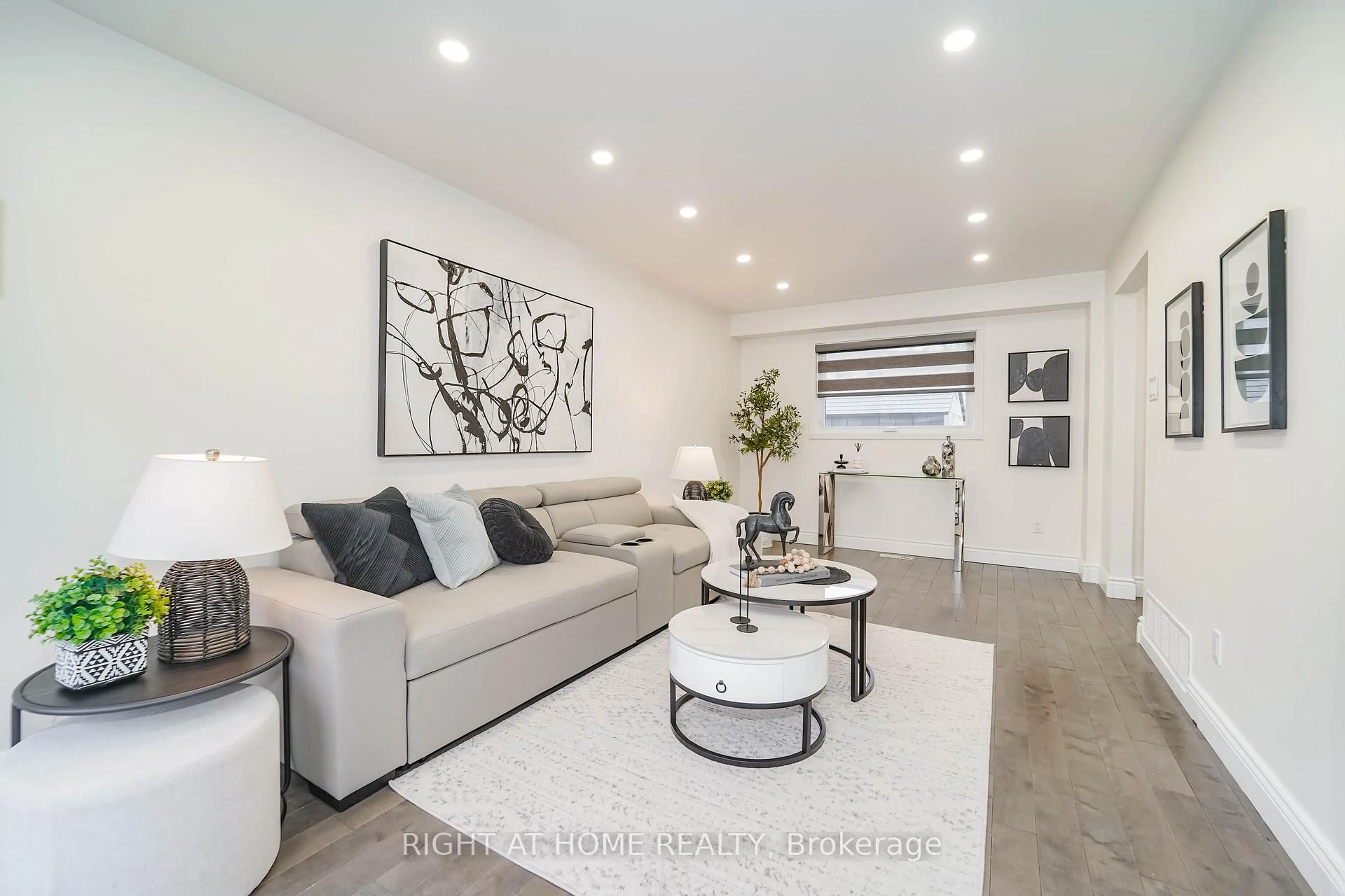 Living room with furniture, unknown for 35 Tillbrook Crt, Toronto Ontario M1B 1N5