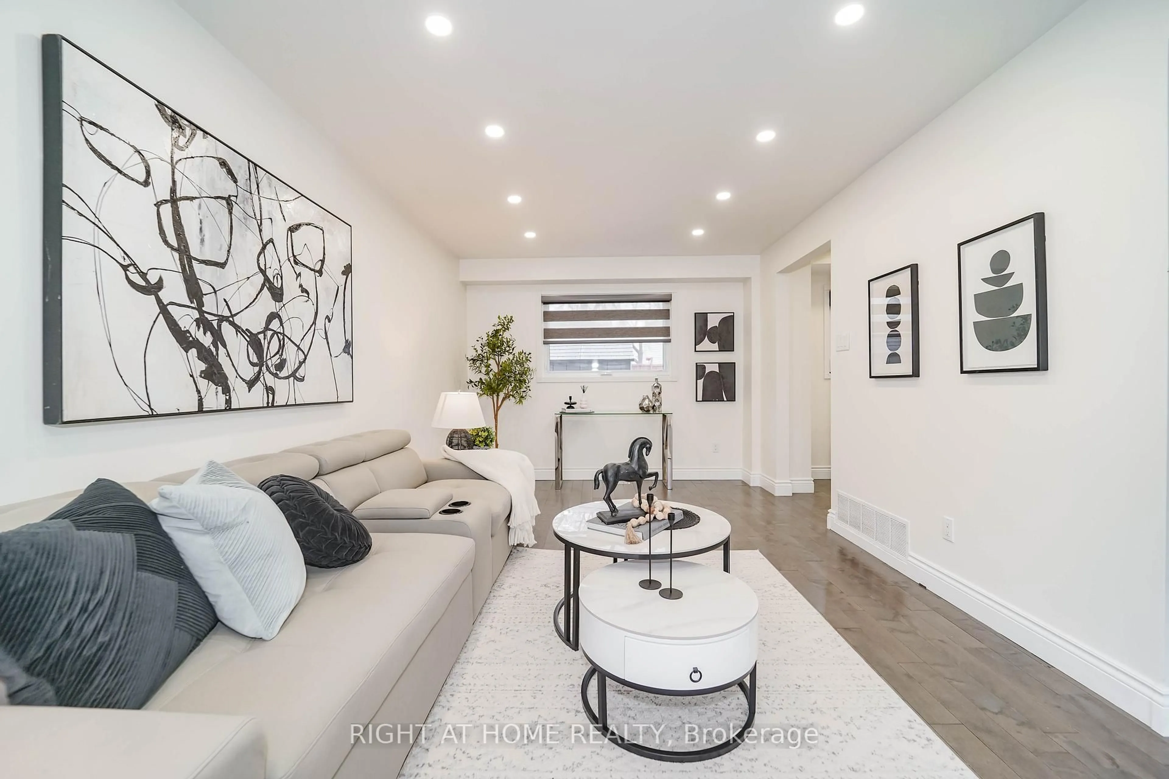 Living room with furniture, unknown for 35 Tillbrook Crt, Toronto Ontario M1B 1N5