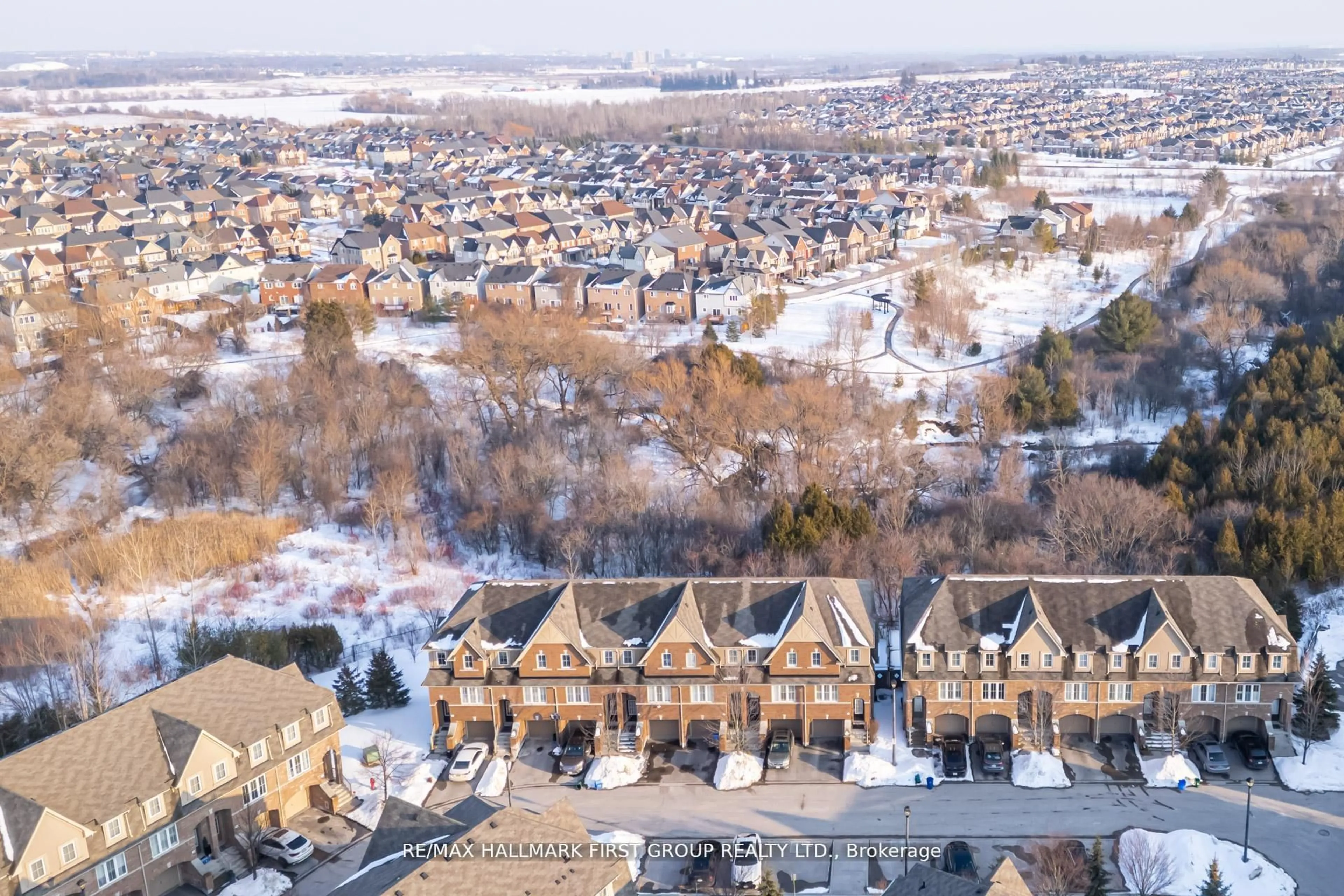 A pic from outside/outdoor area/front of a property/back of a property/a pic from drone, street for 31 Reevesmere Lane, Ajax Ontario L1Z 0L3