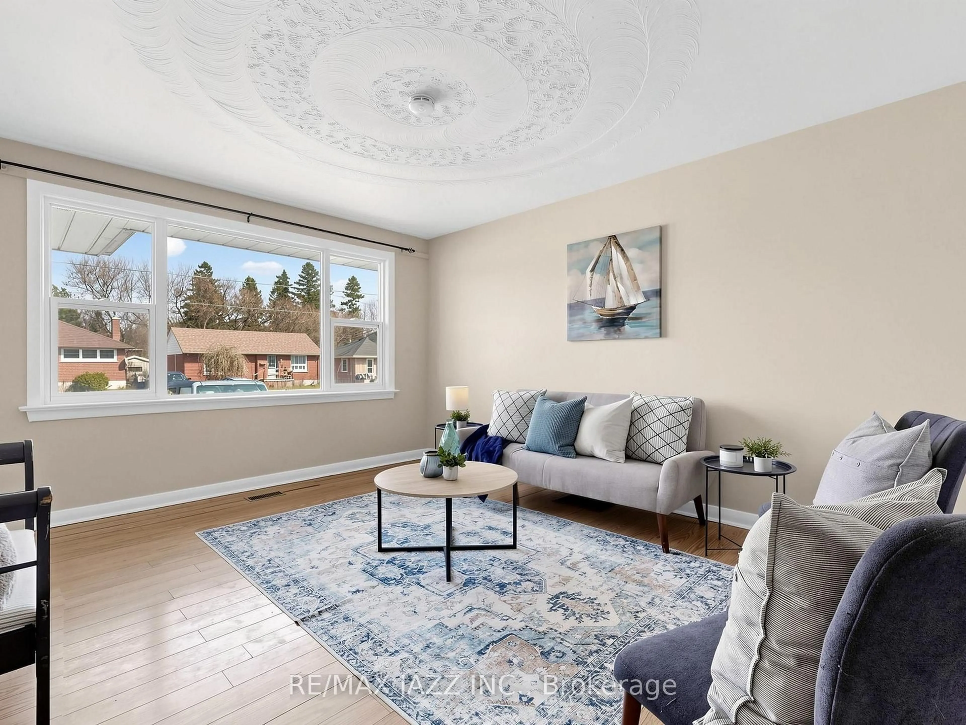 Living room with furniture, unknown for 254 Wilson Rd, Oshawa Ontario L1H 6C3