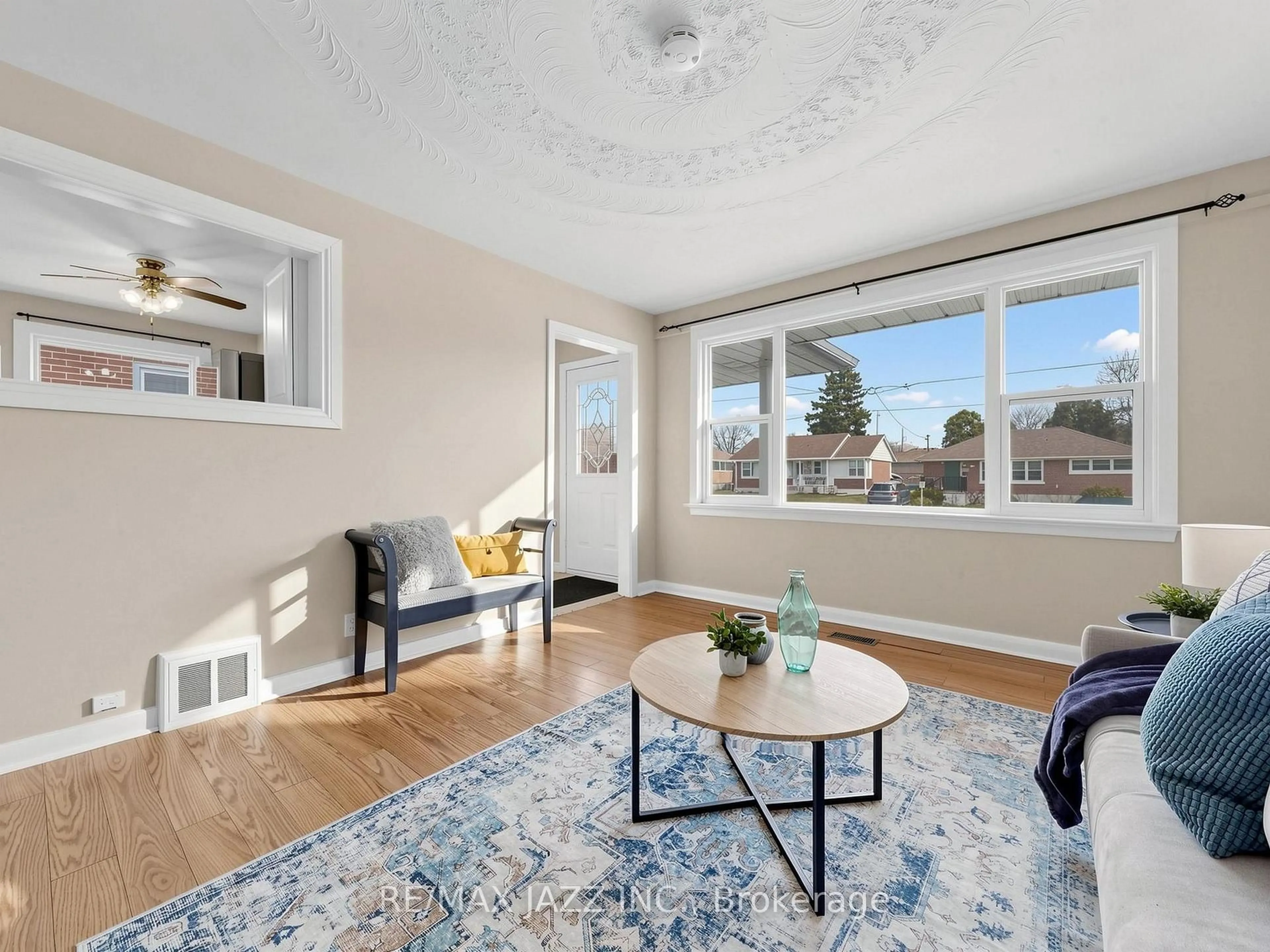 Living room with furniture, unknown for 254 Wilson Rd, Oshawa Ontario L1H 6C3