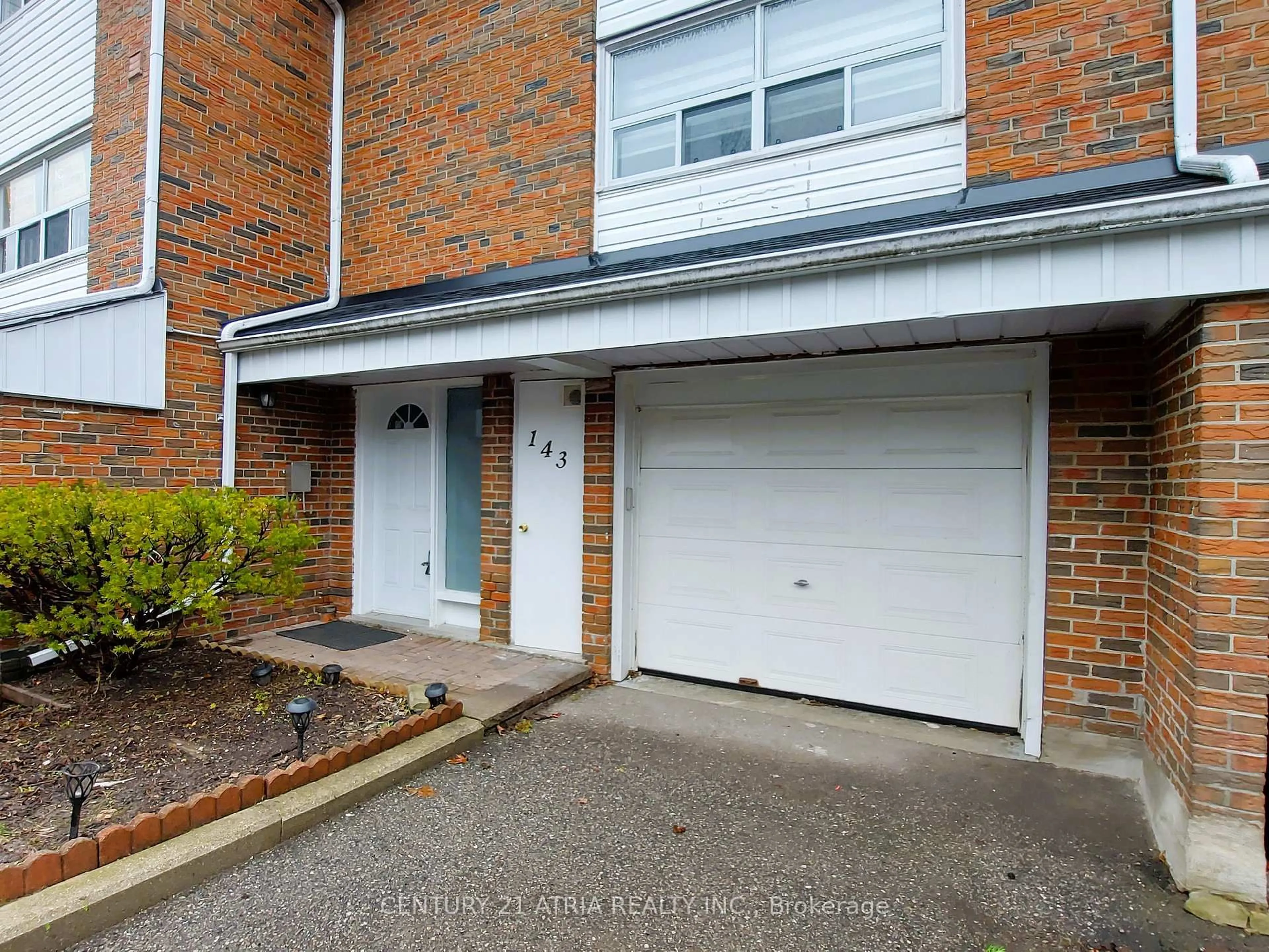 A pic from outside/outdoor area/front of a property/back of a property/a pic from drone, street for 143 Purpledusk Tr, Toronto Ontario M1E 4C9