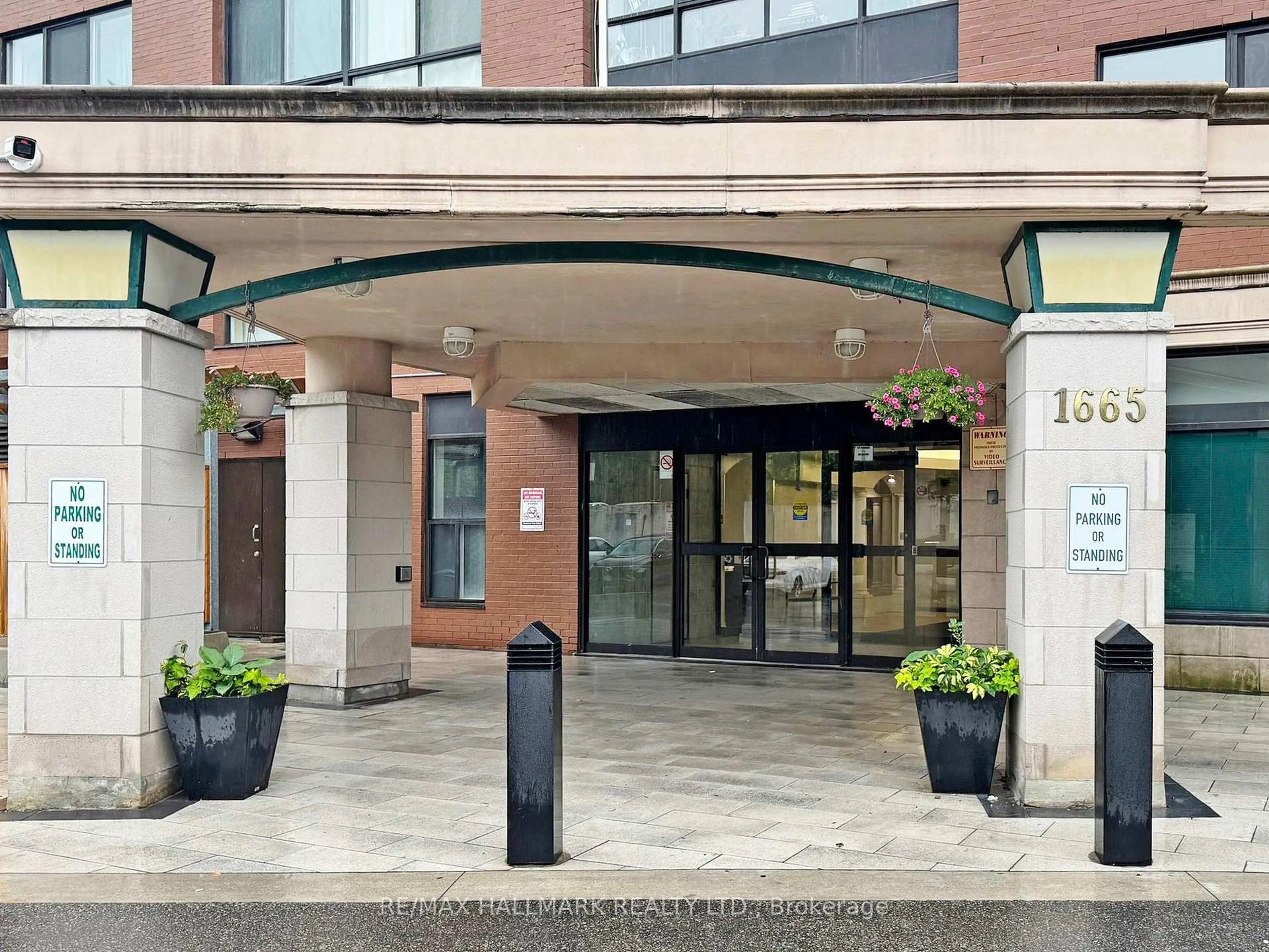 Indoor foyer for 1665 Victoria Park Ave #802, Toronto Ontario M1R 5E5