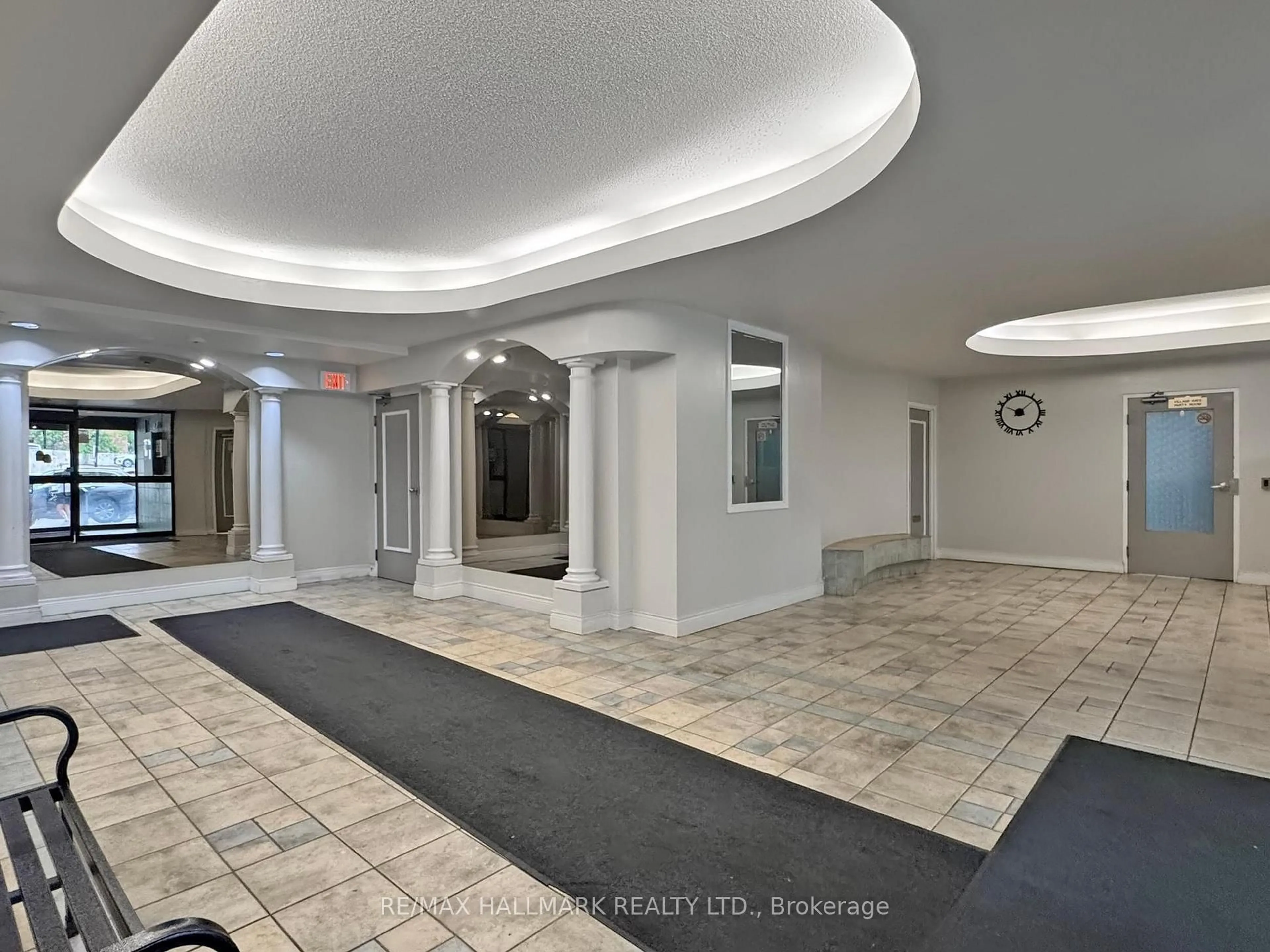 Indoor foyer for 1665 Victoria Park Ave #802, Toronto Ontario M1R 5E5