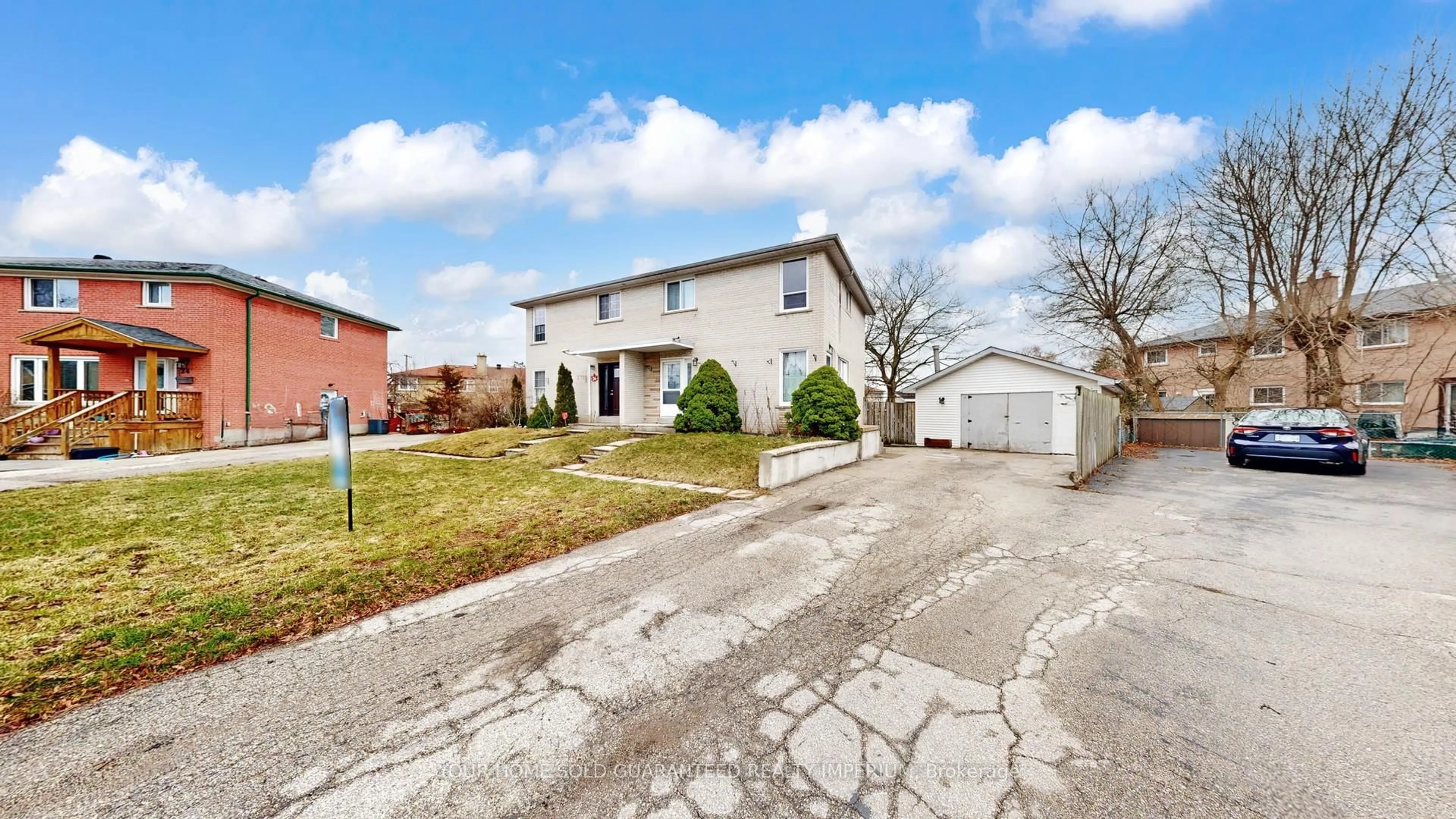 A pic from outside/outdoor area/front of a property/back of a property/a pic from drone, street for 28 Athenia Crt, Toronto Ontario M1E 2C1