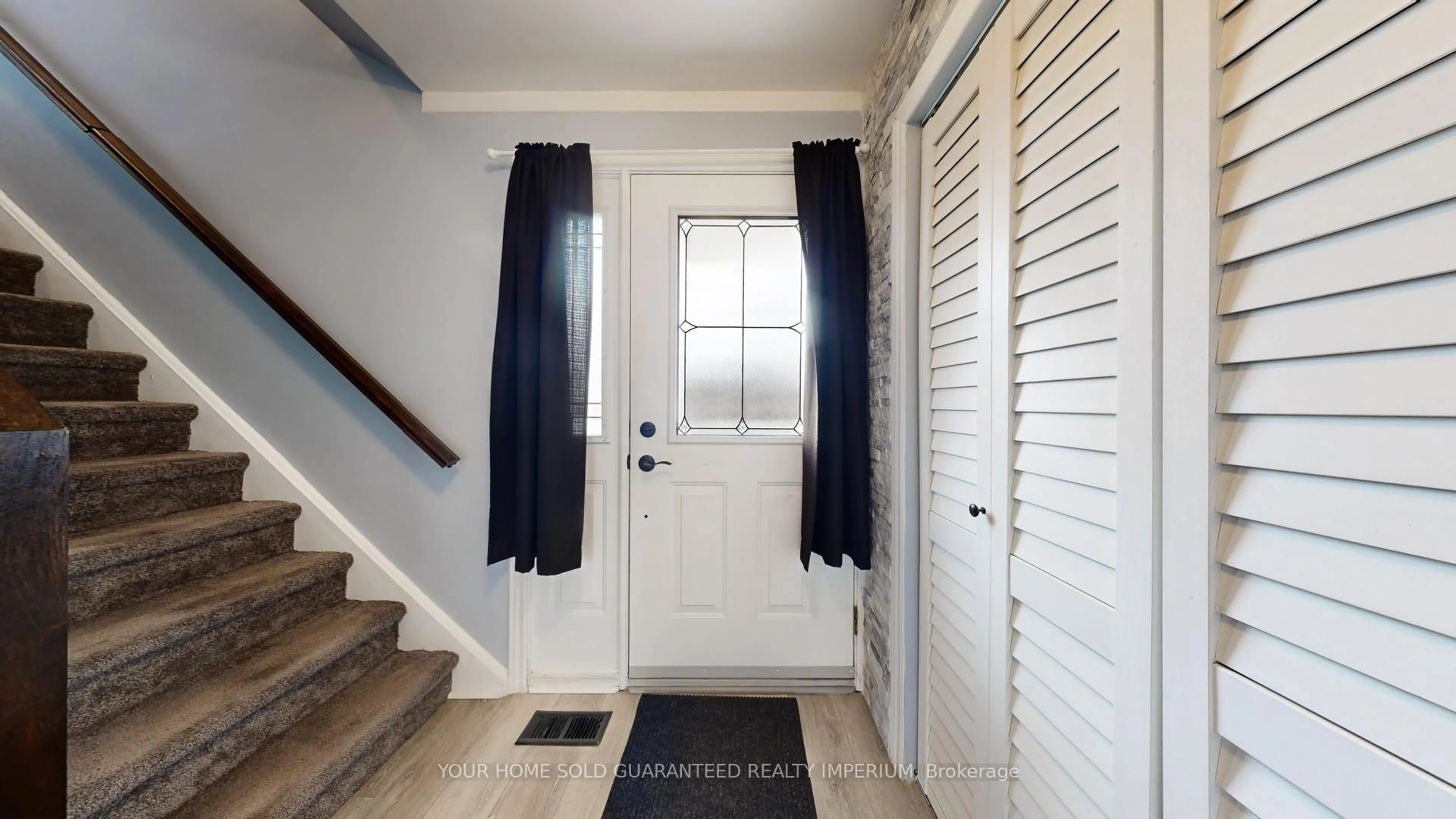 Indoor entryway for 28 Athenia Crt, Toronto Ontario M1E 2C1