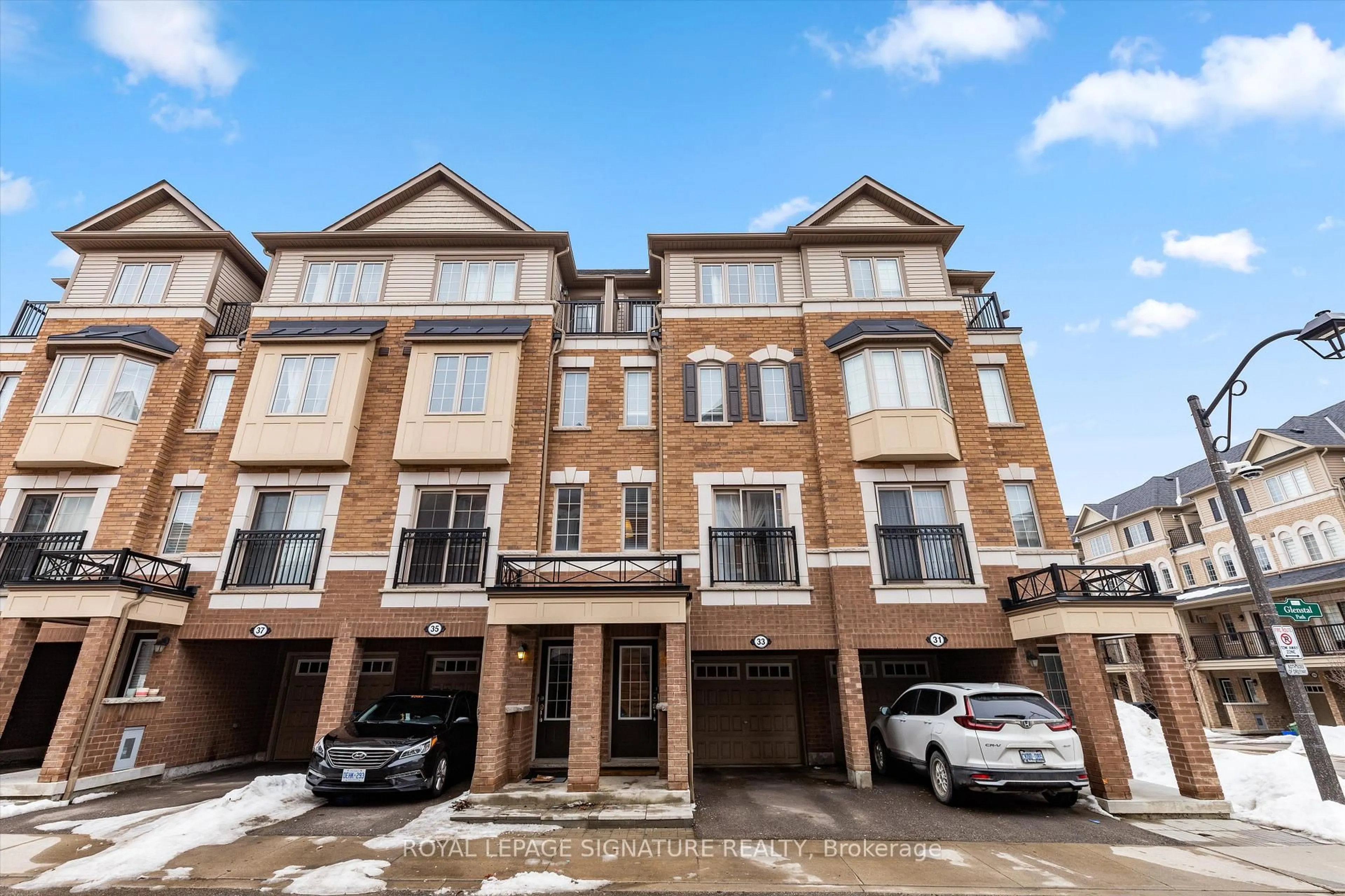 A pic from outside/outdoor area/front of a property/back of a property/a pic from drone, building for 33 Glenstal Path, Oshawa Ontario L1L 0L2