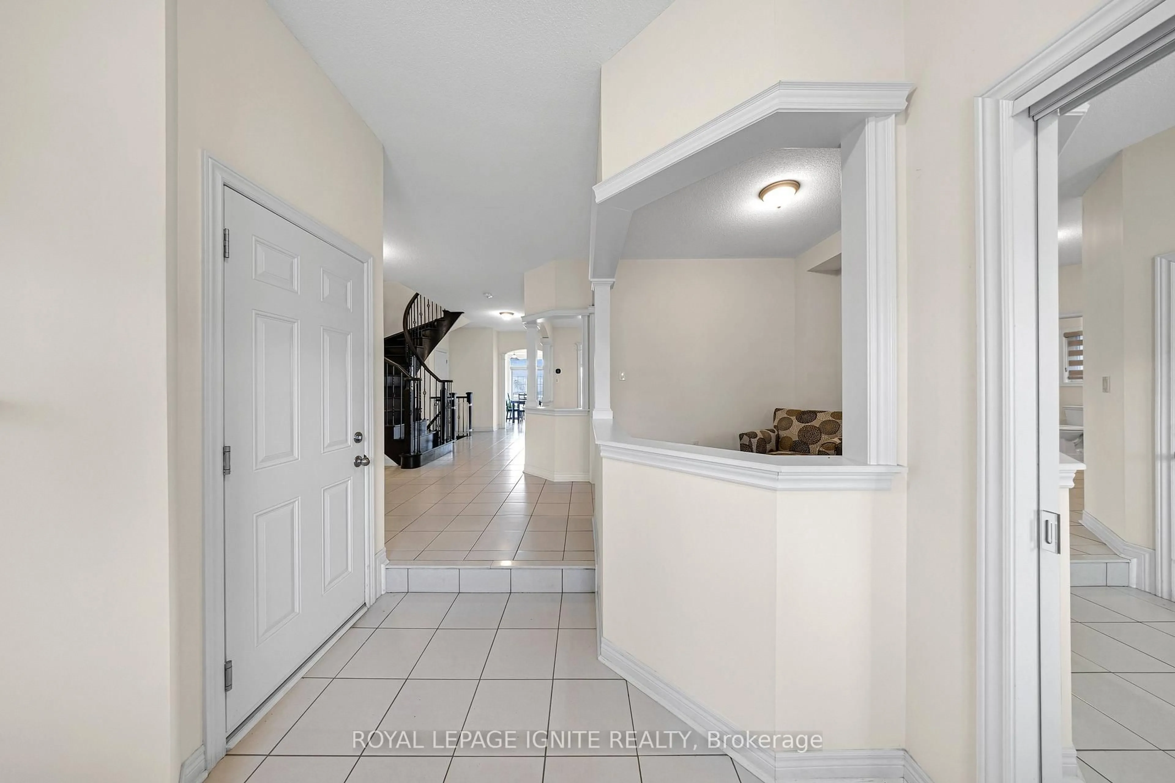 Indoor foyer for 725 Audley Rd, Ajax Ontario L1Z 0T7
