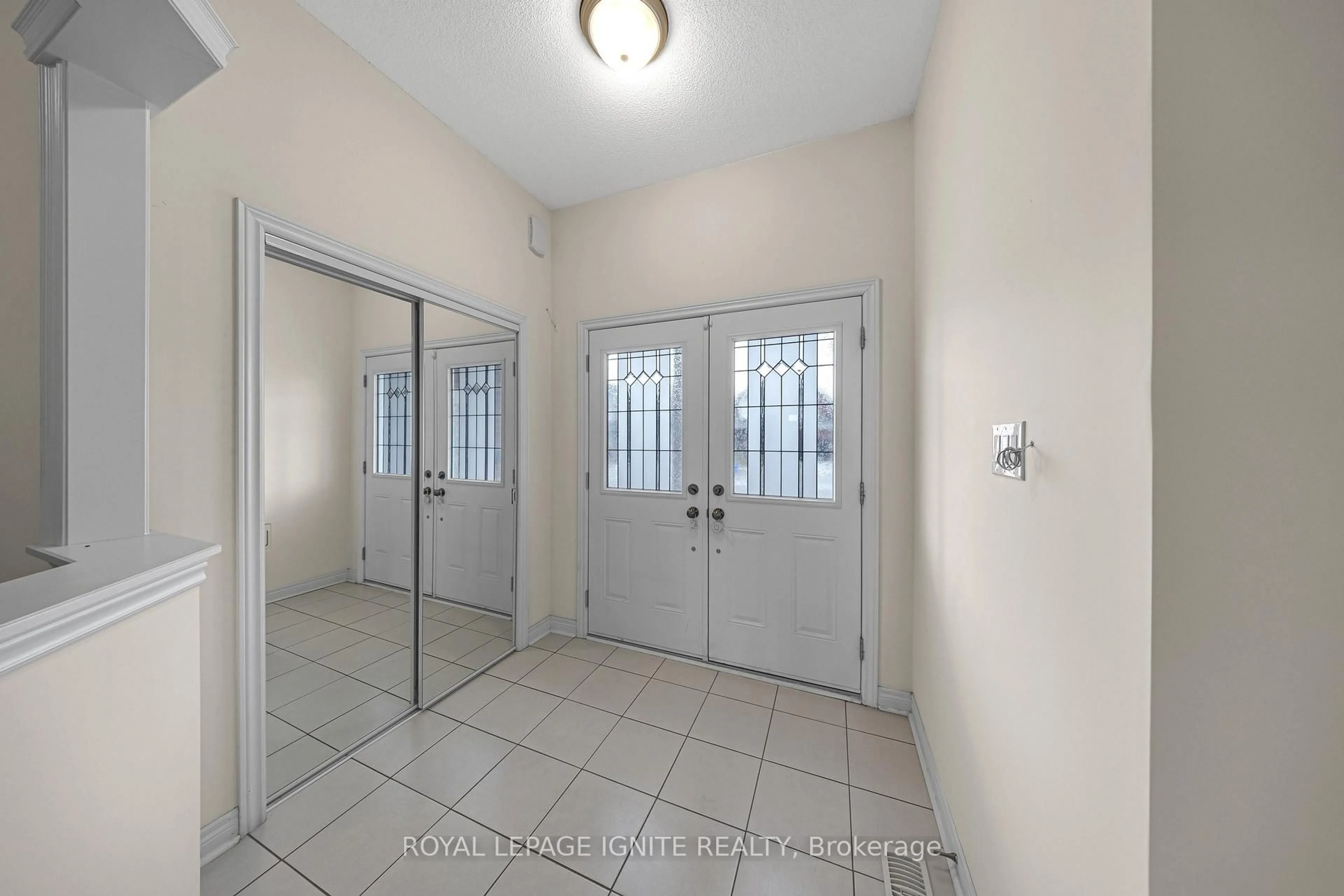 Indoor entryway for 725 Audley Rd, Ajax Ontario L1Z 0T7