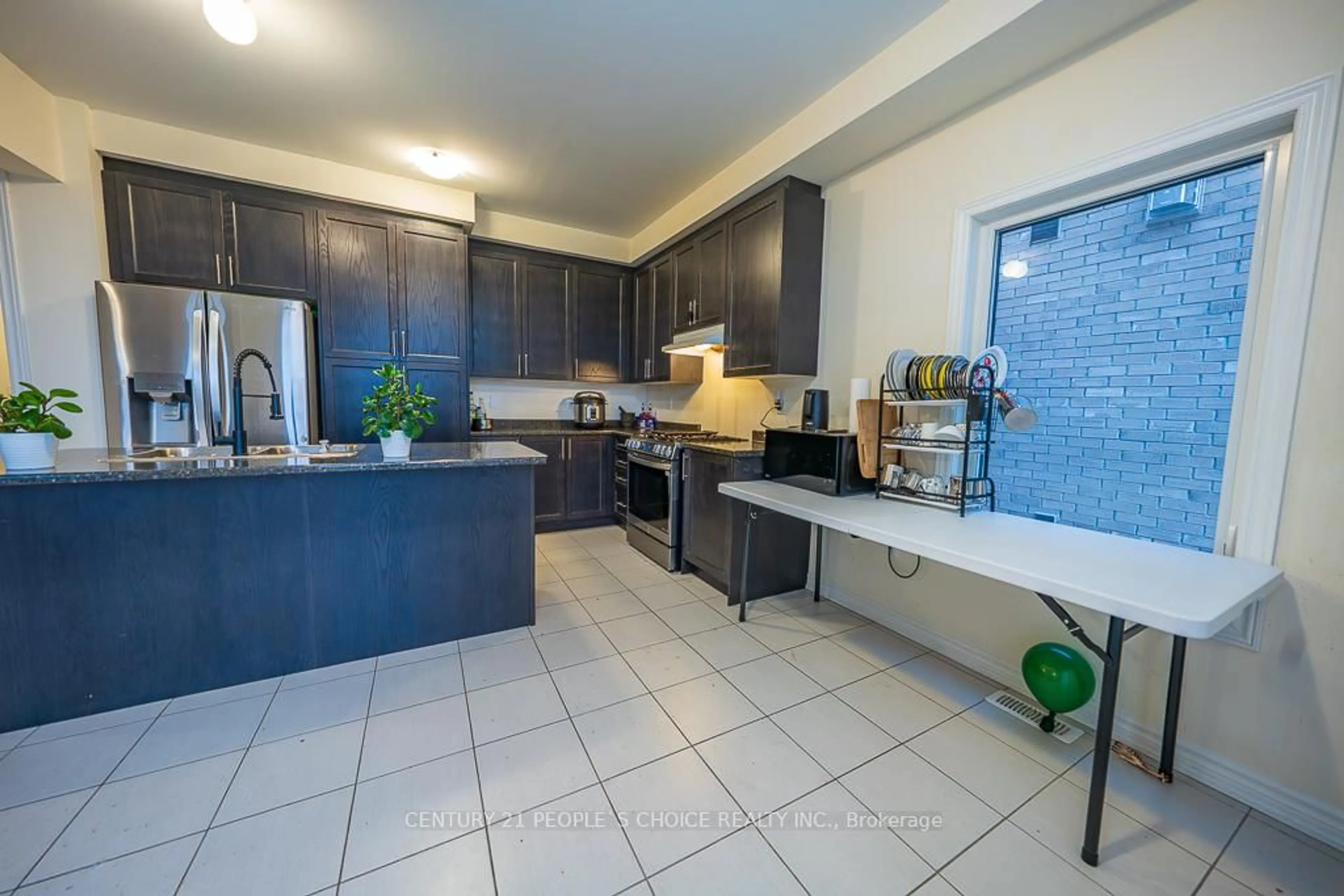 Open concept kitchen, ceramic/tile floor for 83 Robin Trail Robin Tr, Scugog Ontario L9L 0E2